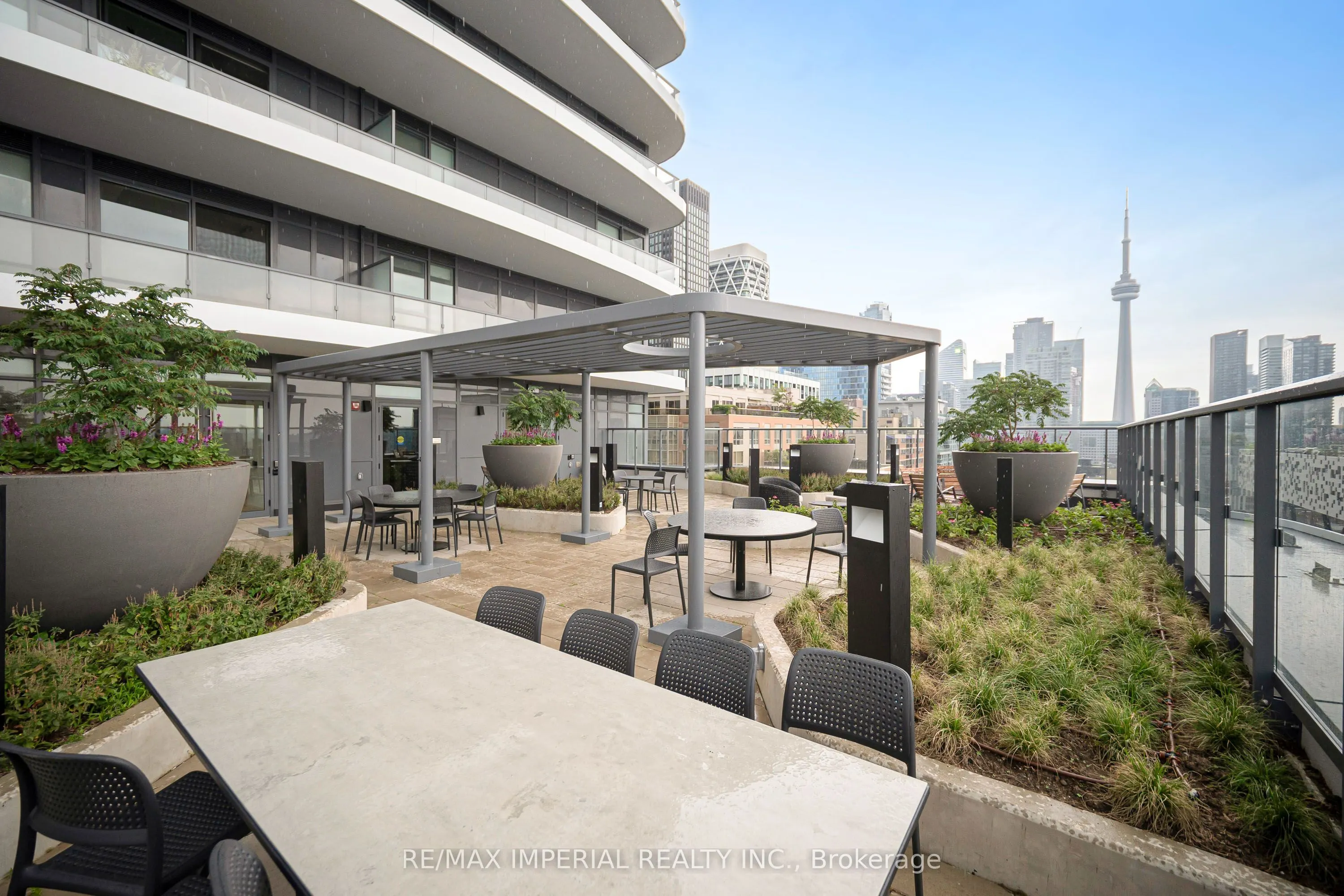 280 Dundas Street W #601