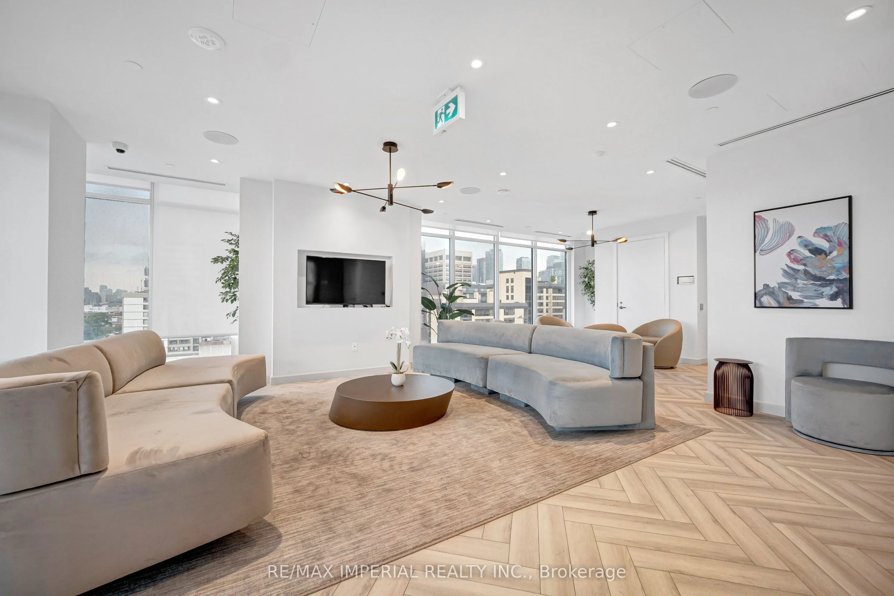 280 Dundas Street W #601