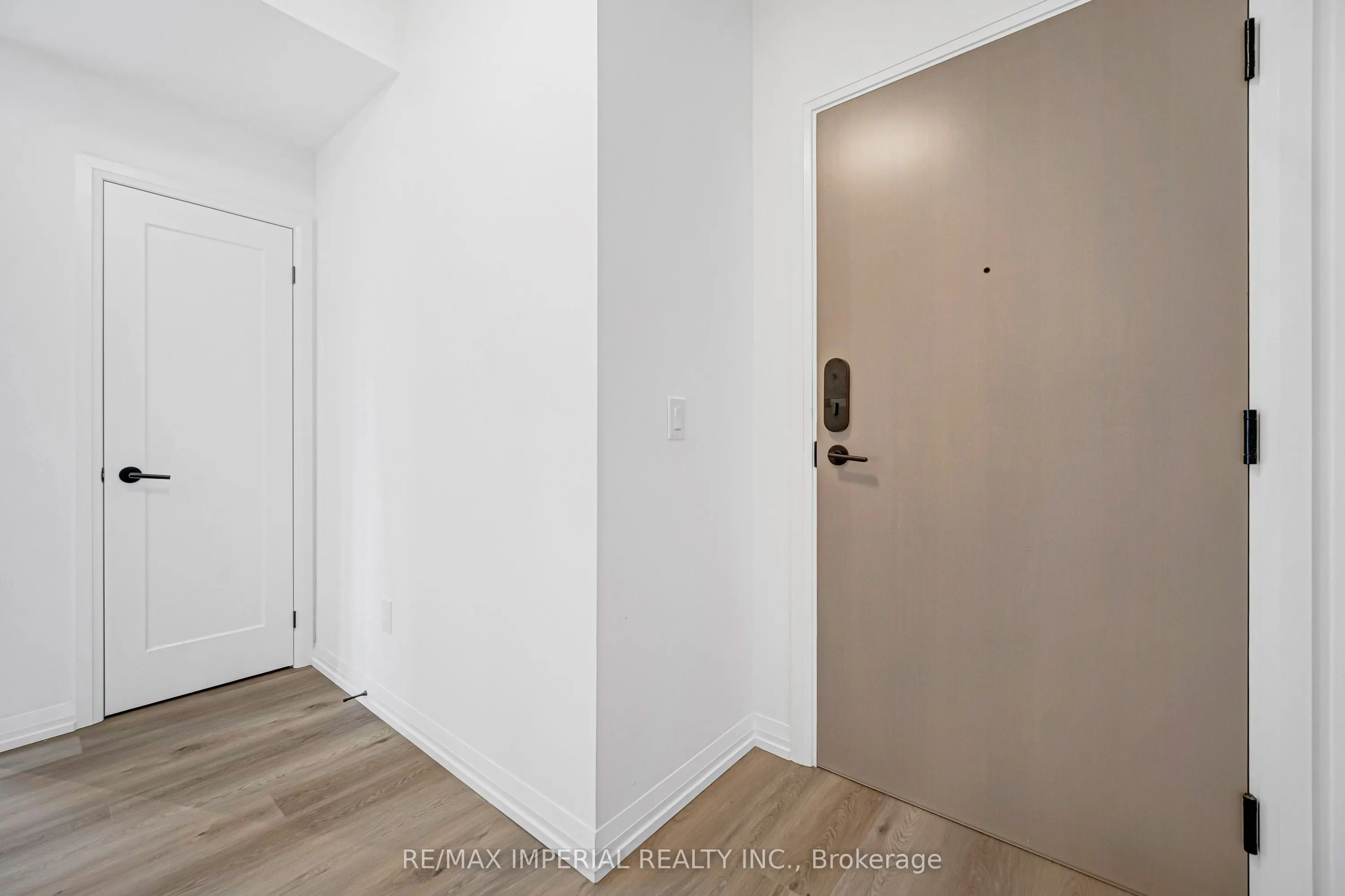 280 Dundas Street W #601