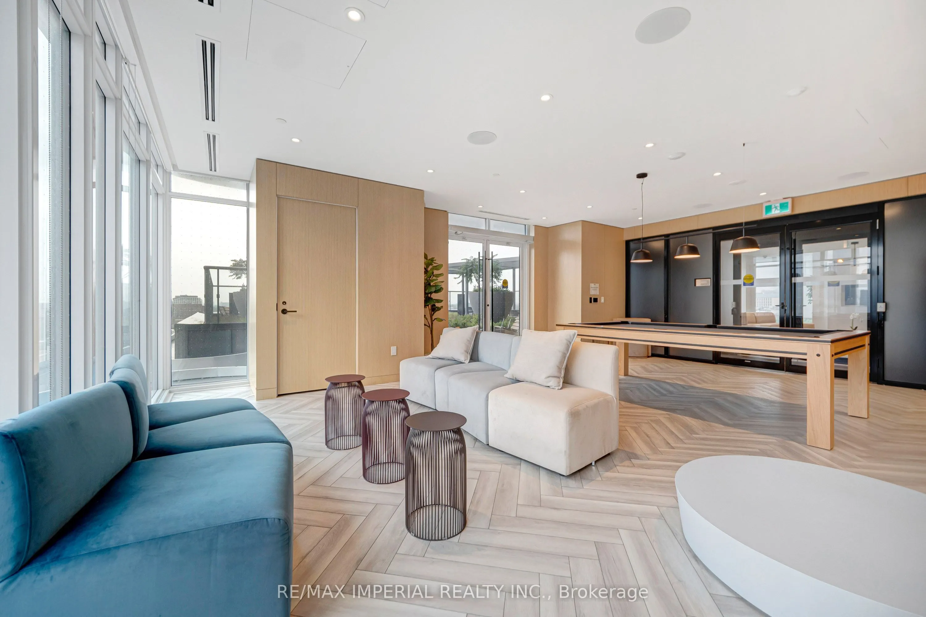 280 Dundas Street W #601