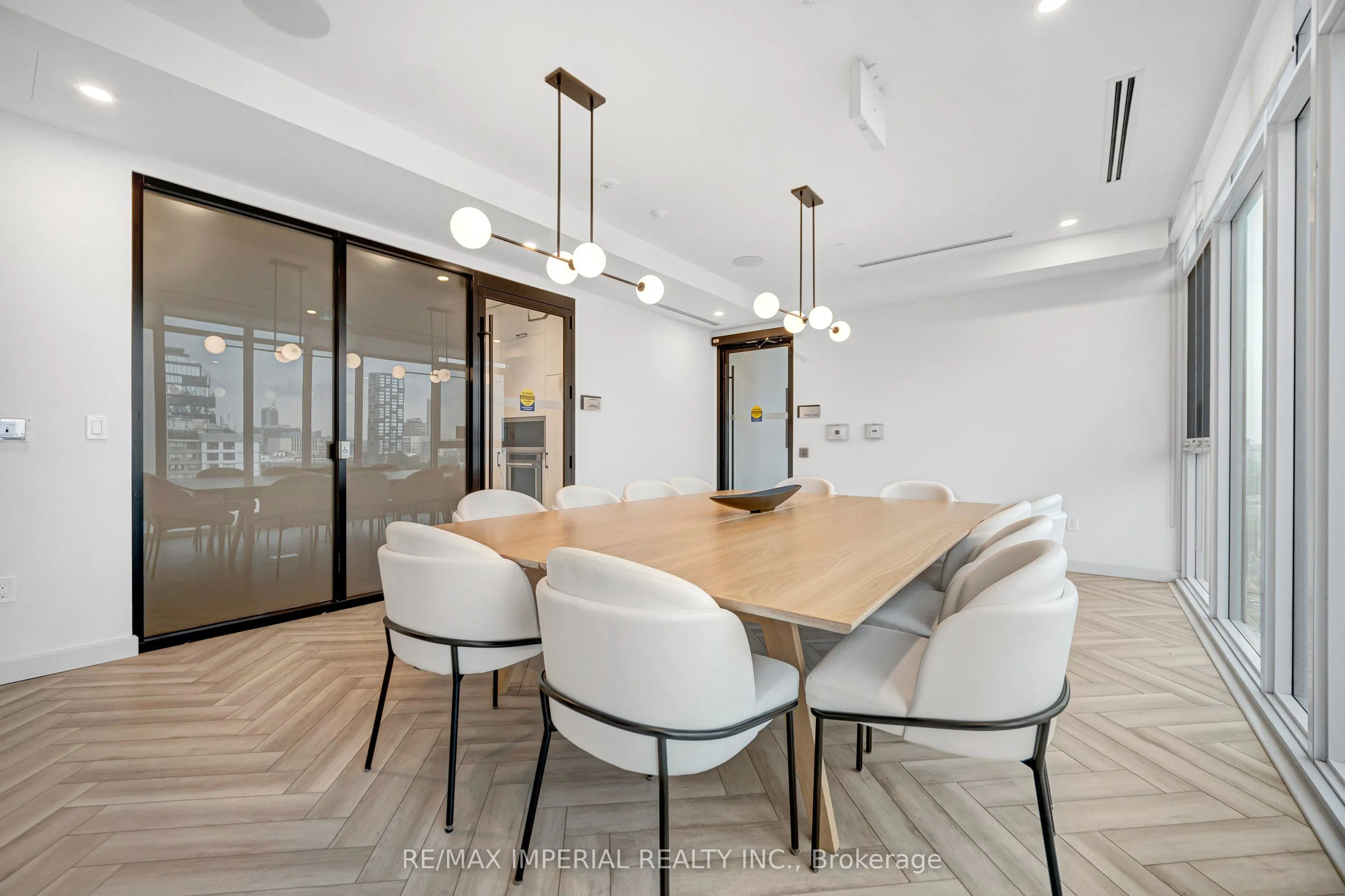 280 Dundas Street W #601