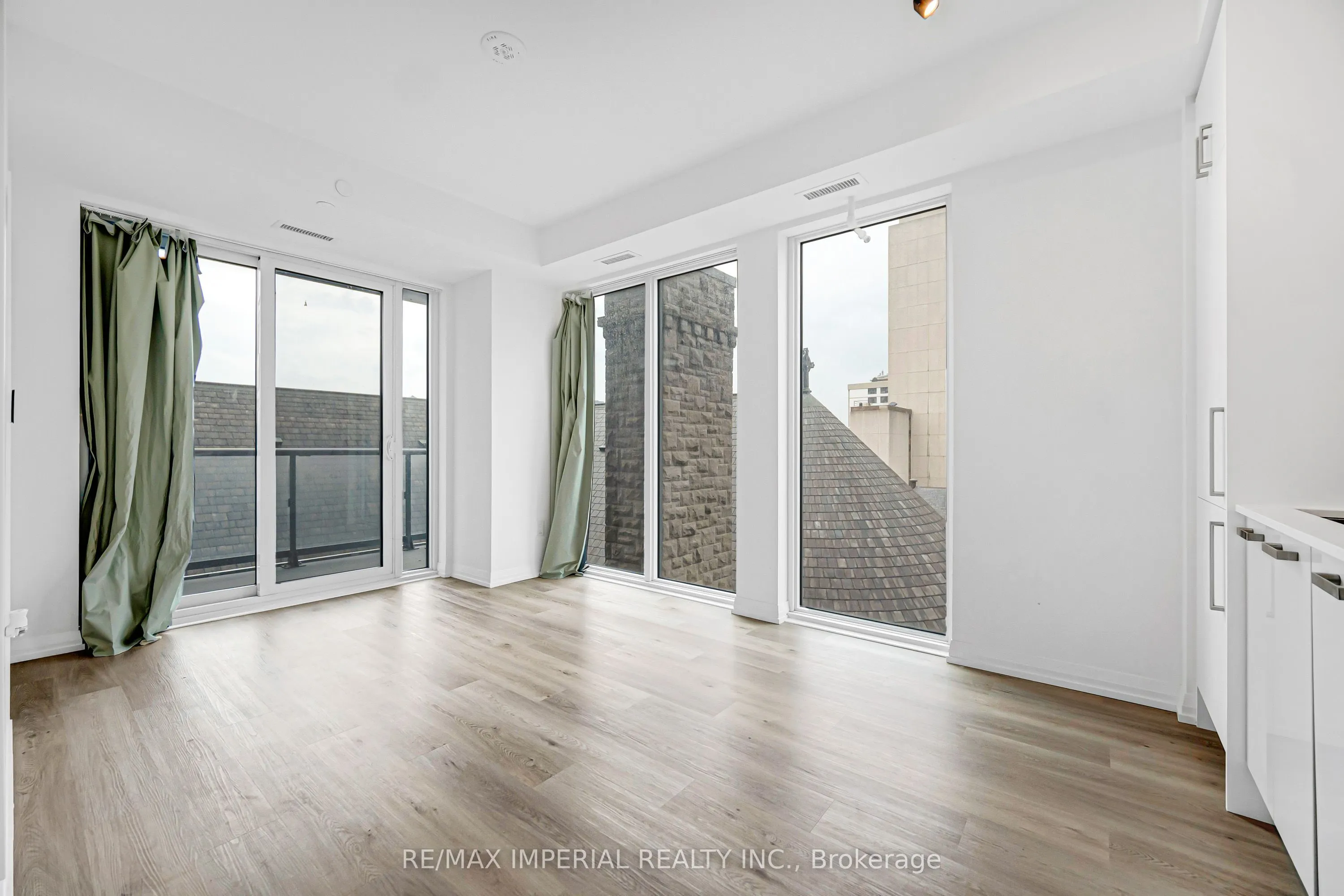 280 Dundas Street W #601