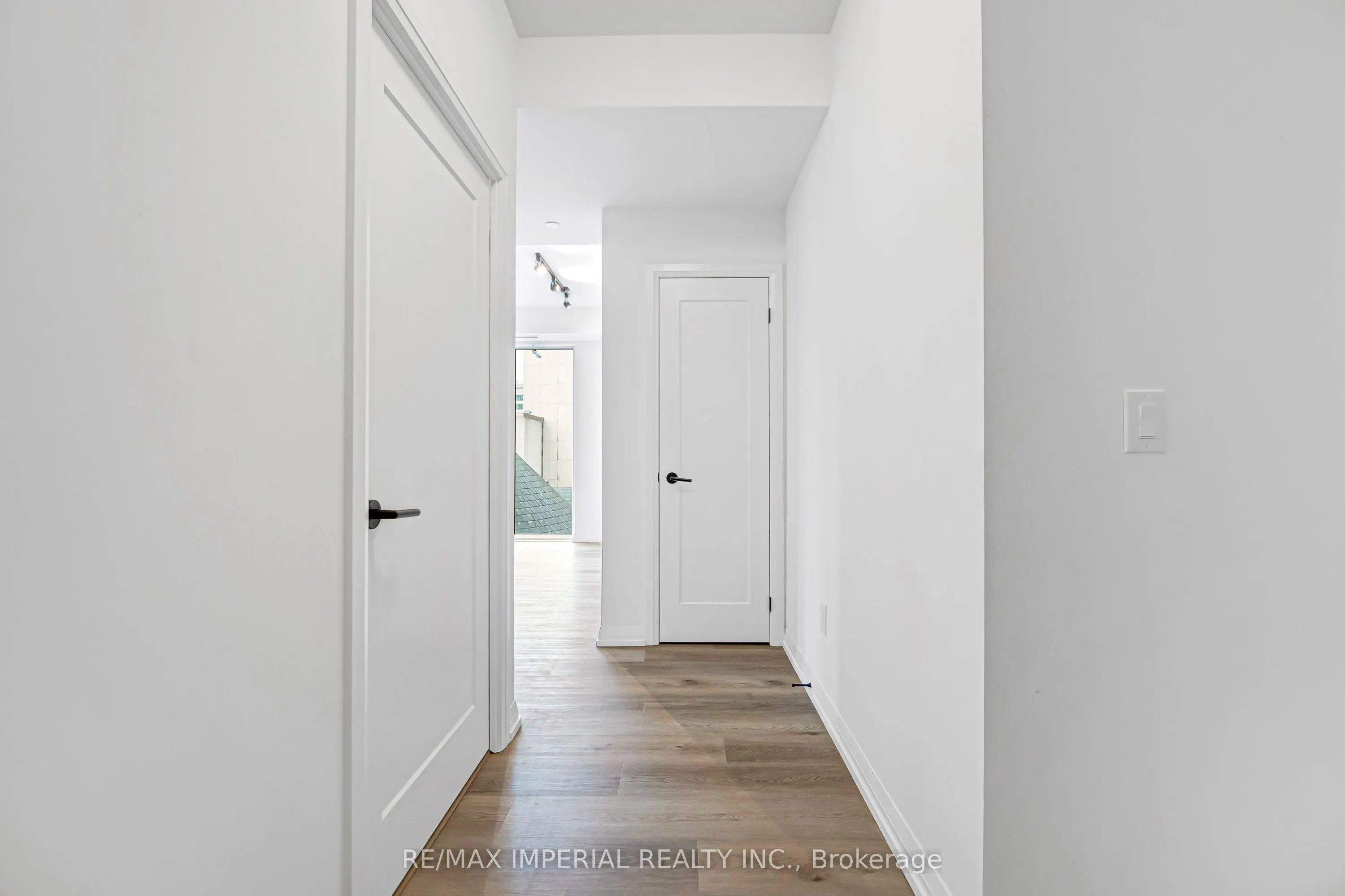 280 Dundas Street W #601