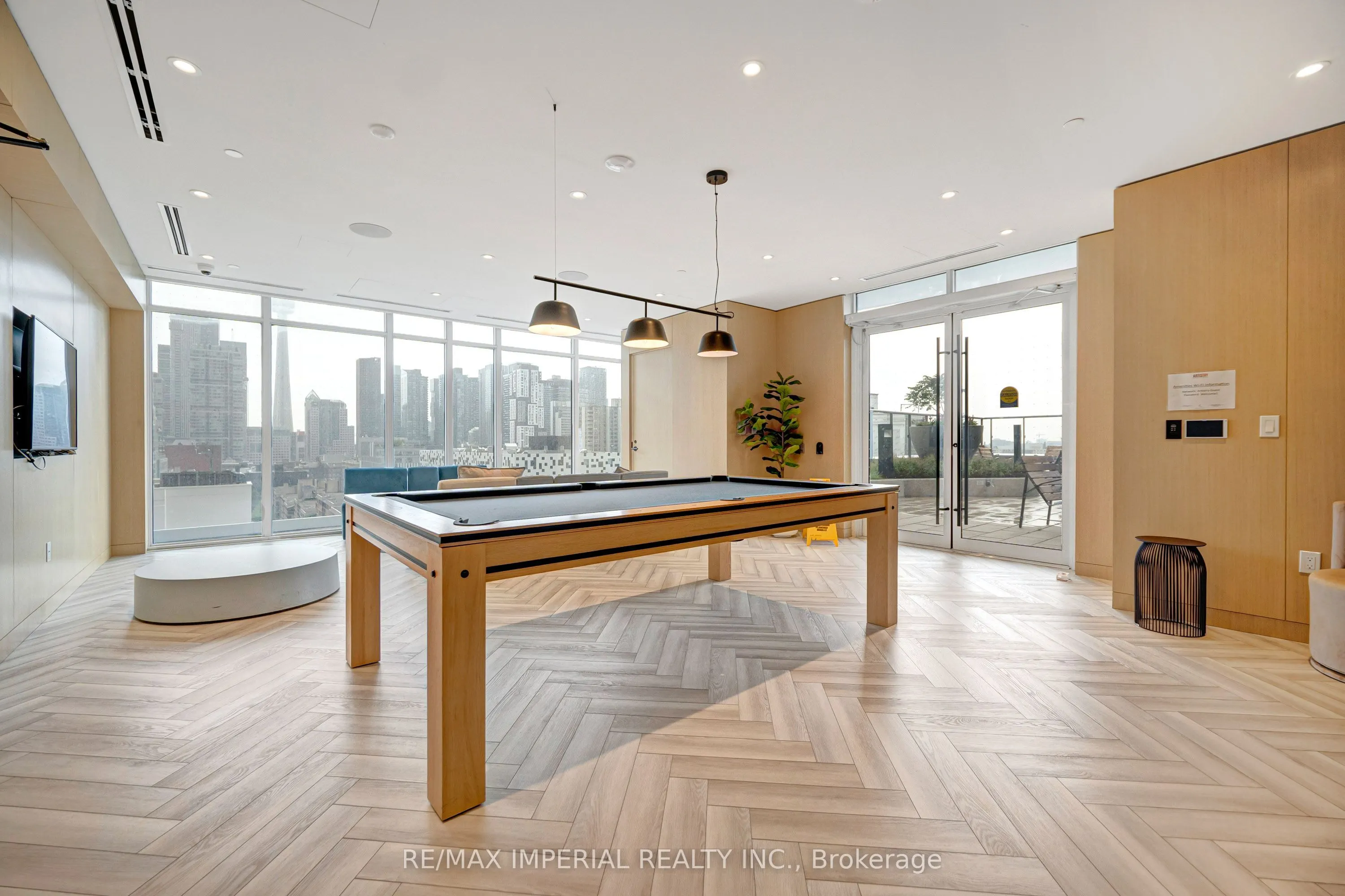280 Dundas Street W #601