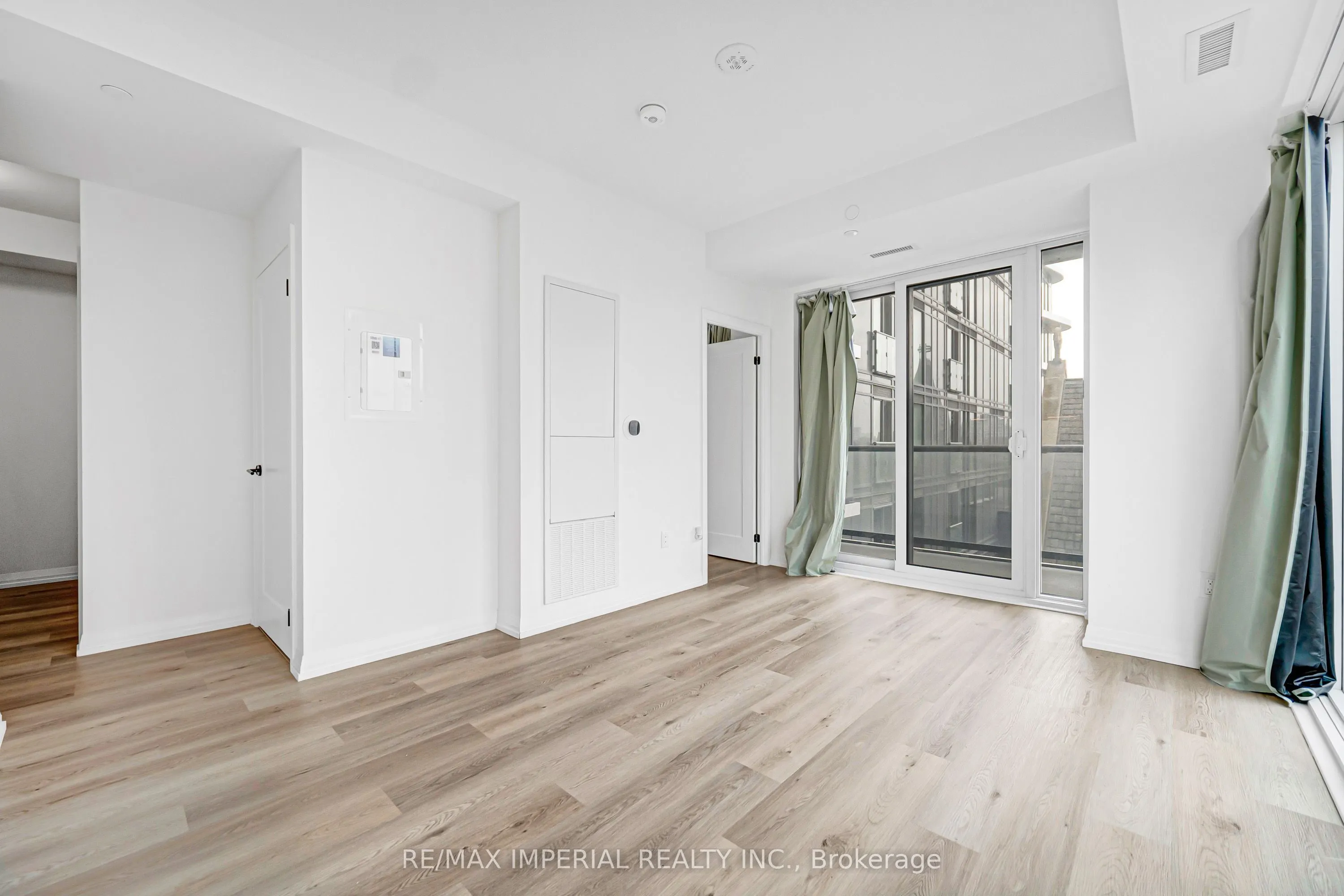 280 Dundas Street W #601