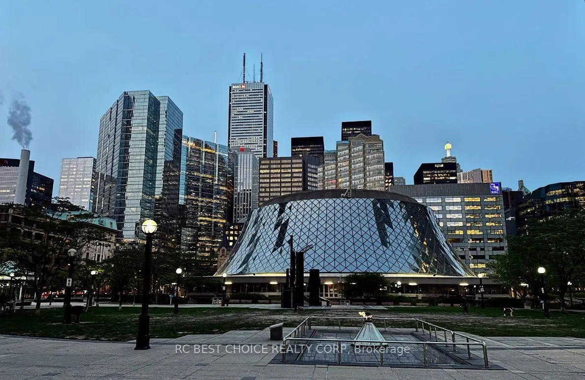 225 King Street W