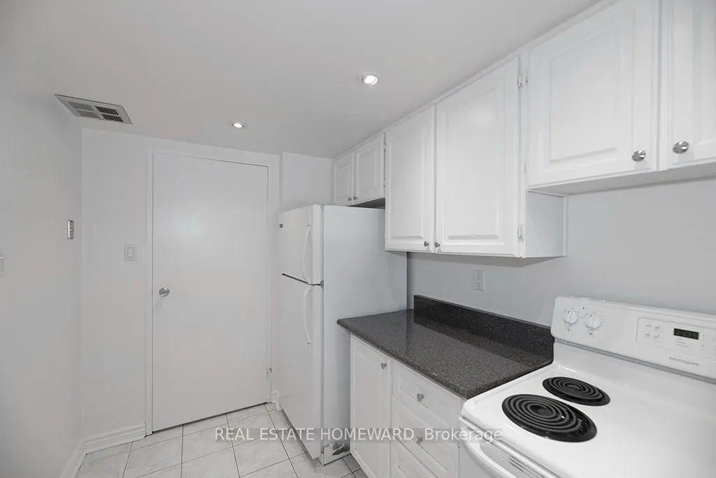 77 Maitland Place #1219