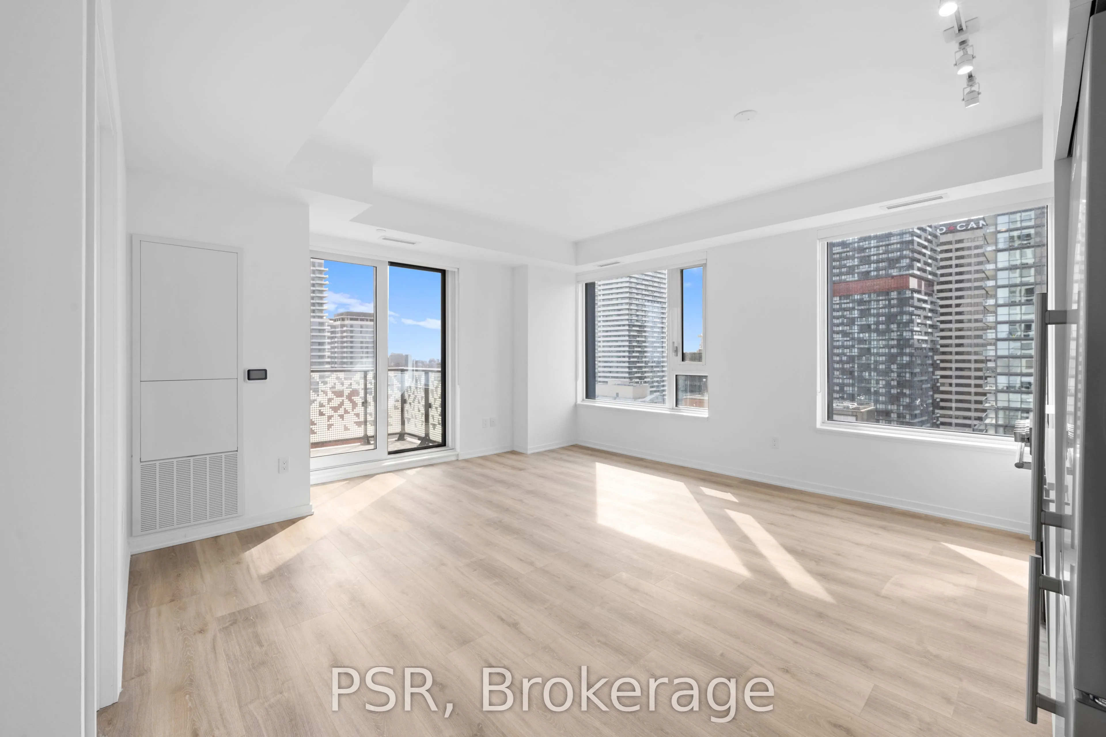 101 Roehampton Avenue #2510