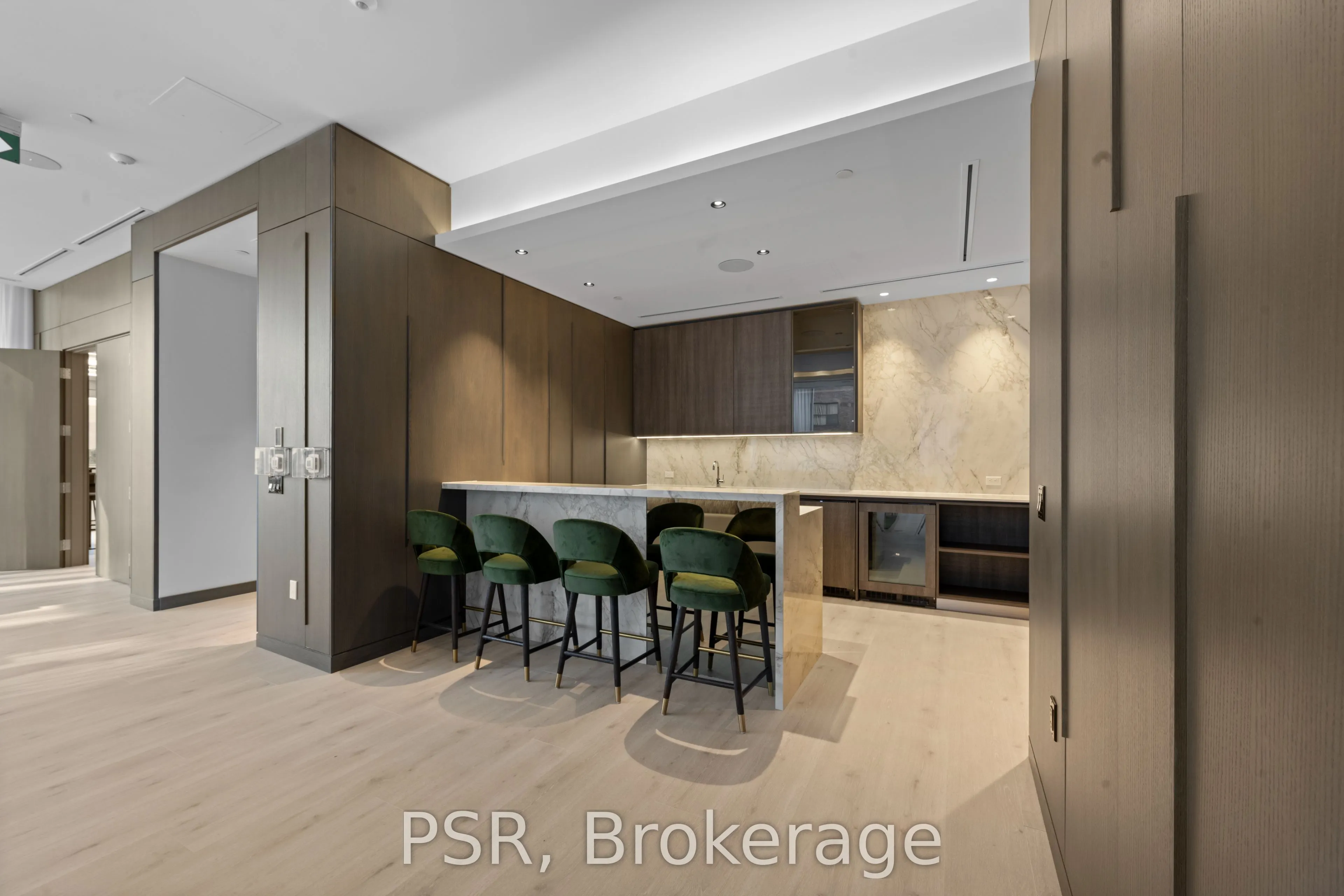 101 Roehampton Avenue #2510