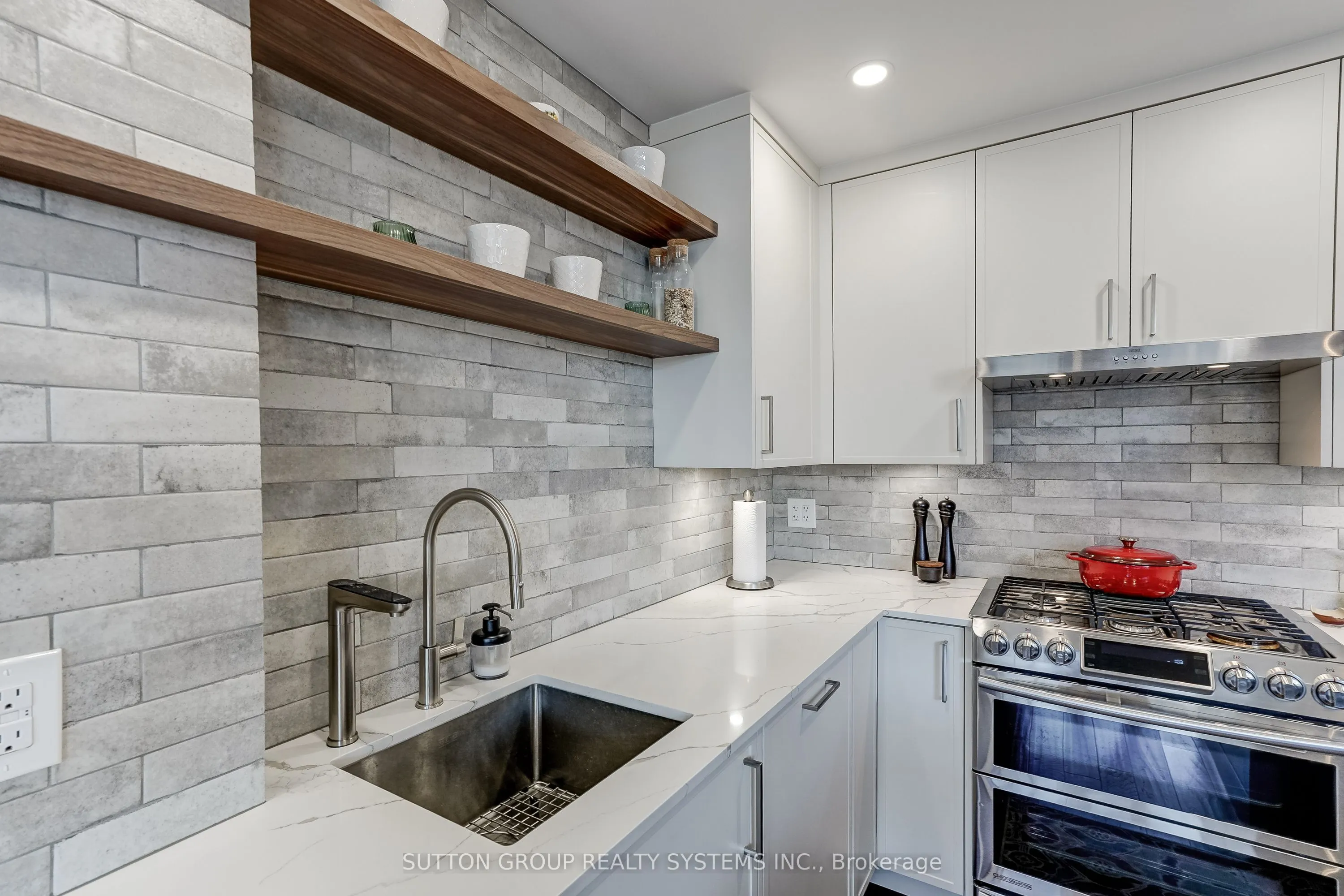 39 Jarvis Street #PH807