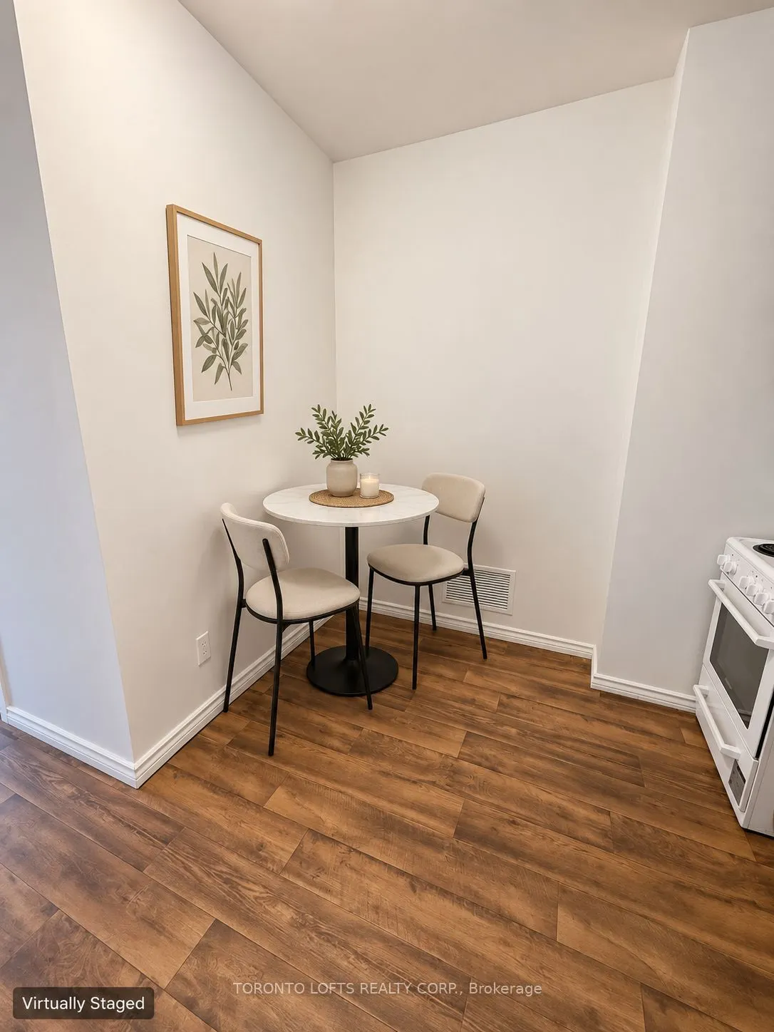 381 Dundas Street E