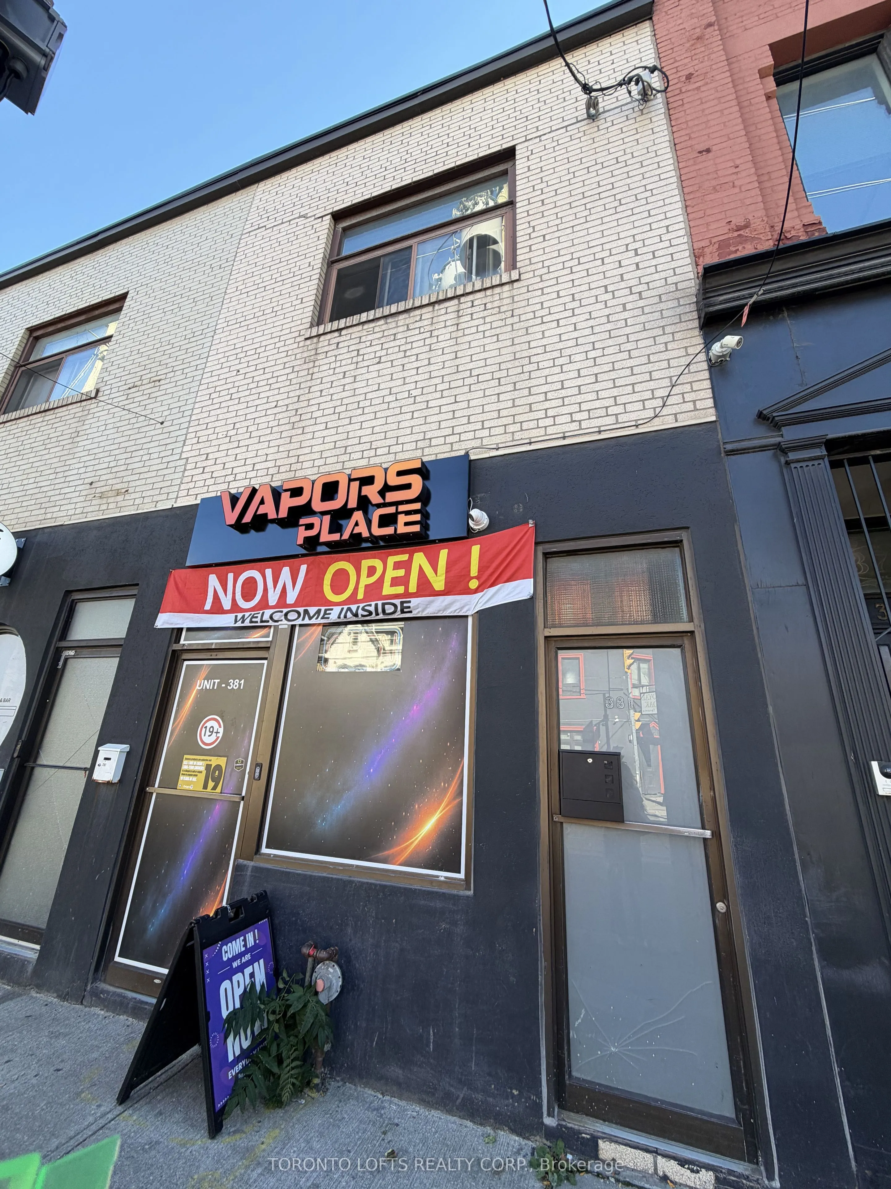 381 Dundas Street E