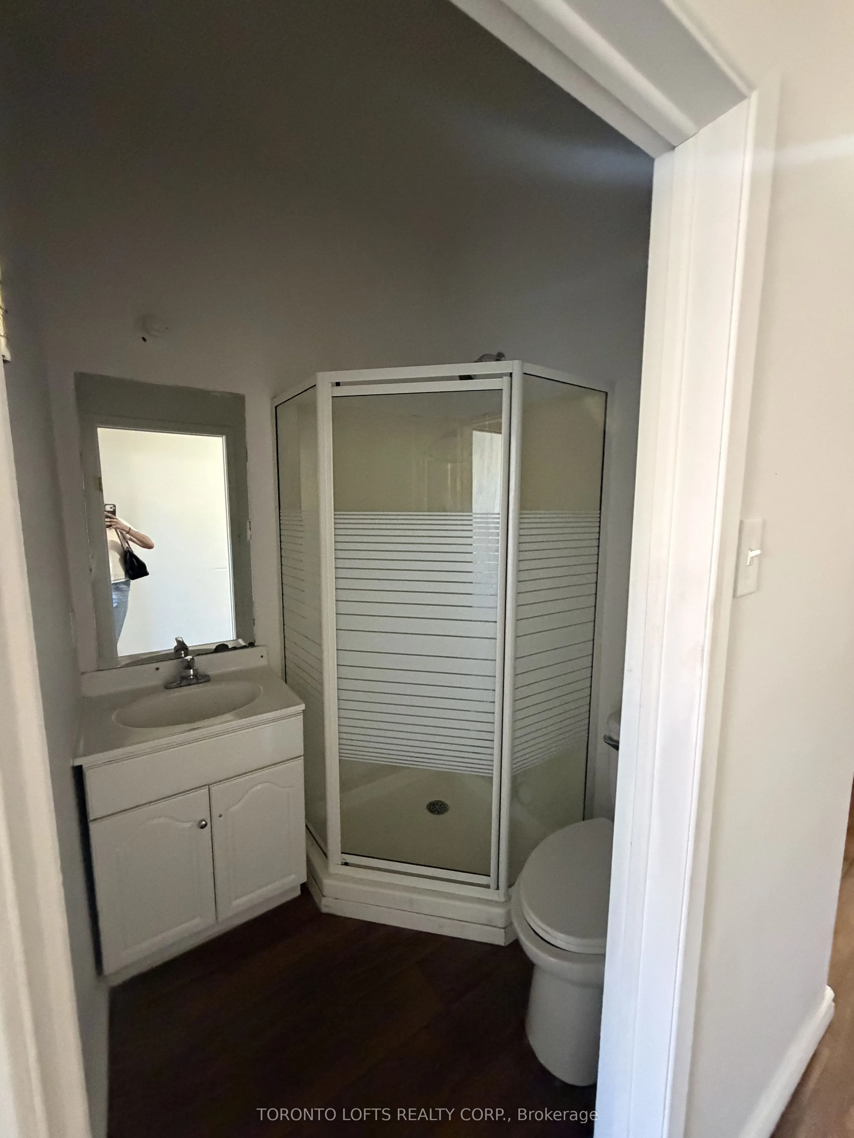 381 Dundas Street E