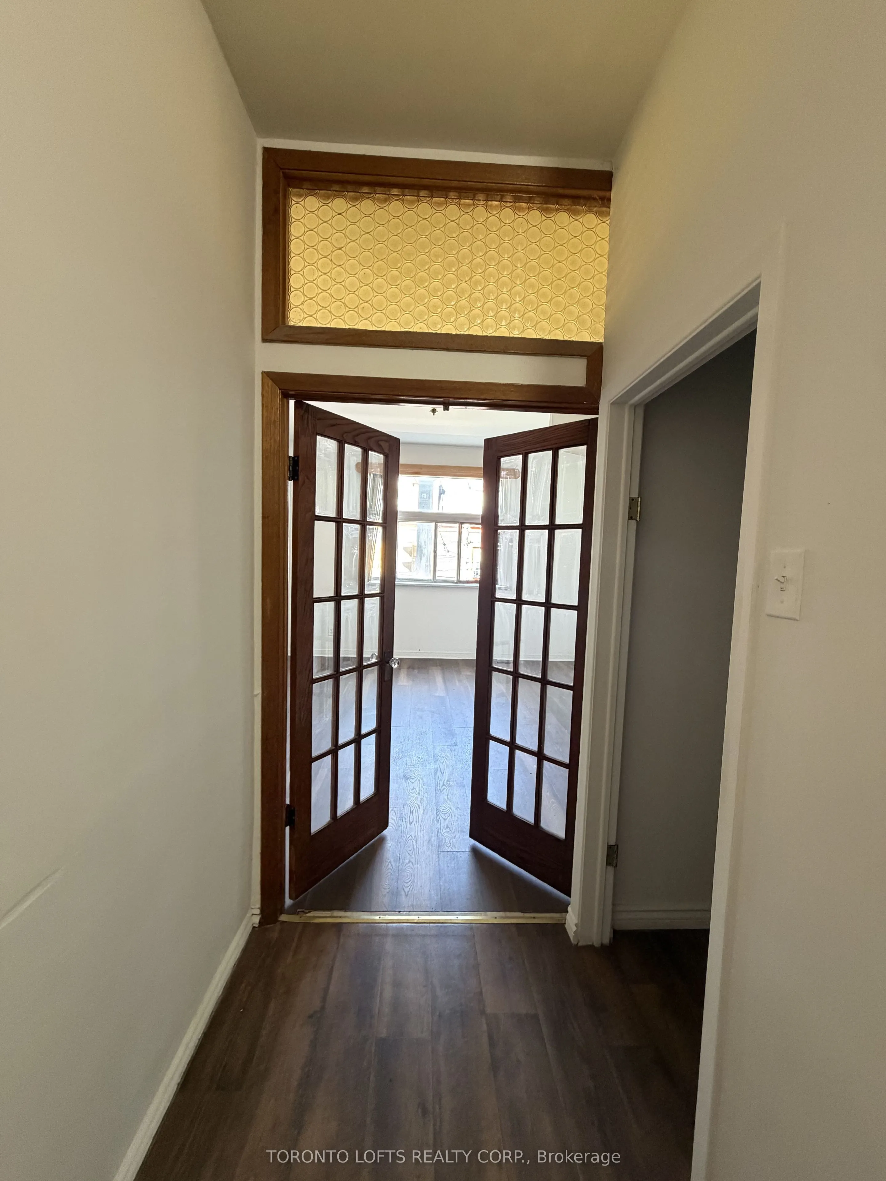 381 Dundas Street E