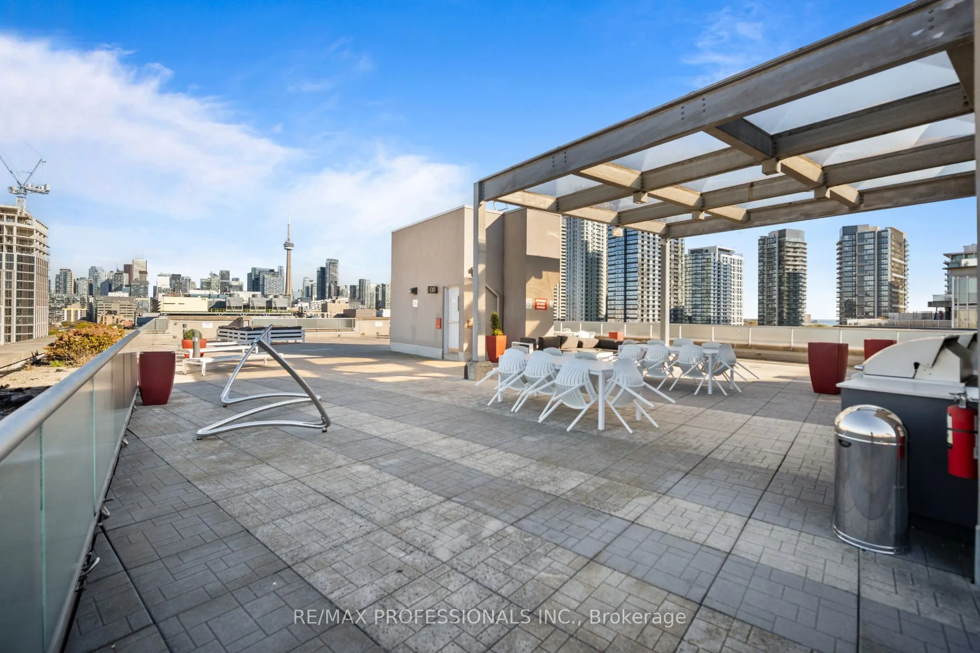 1005 King Street W #320