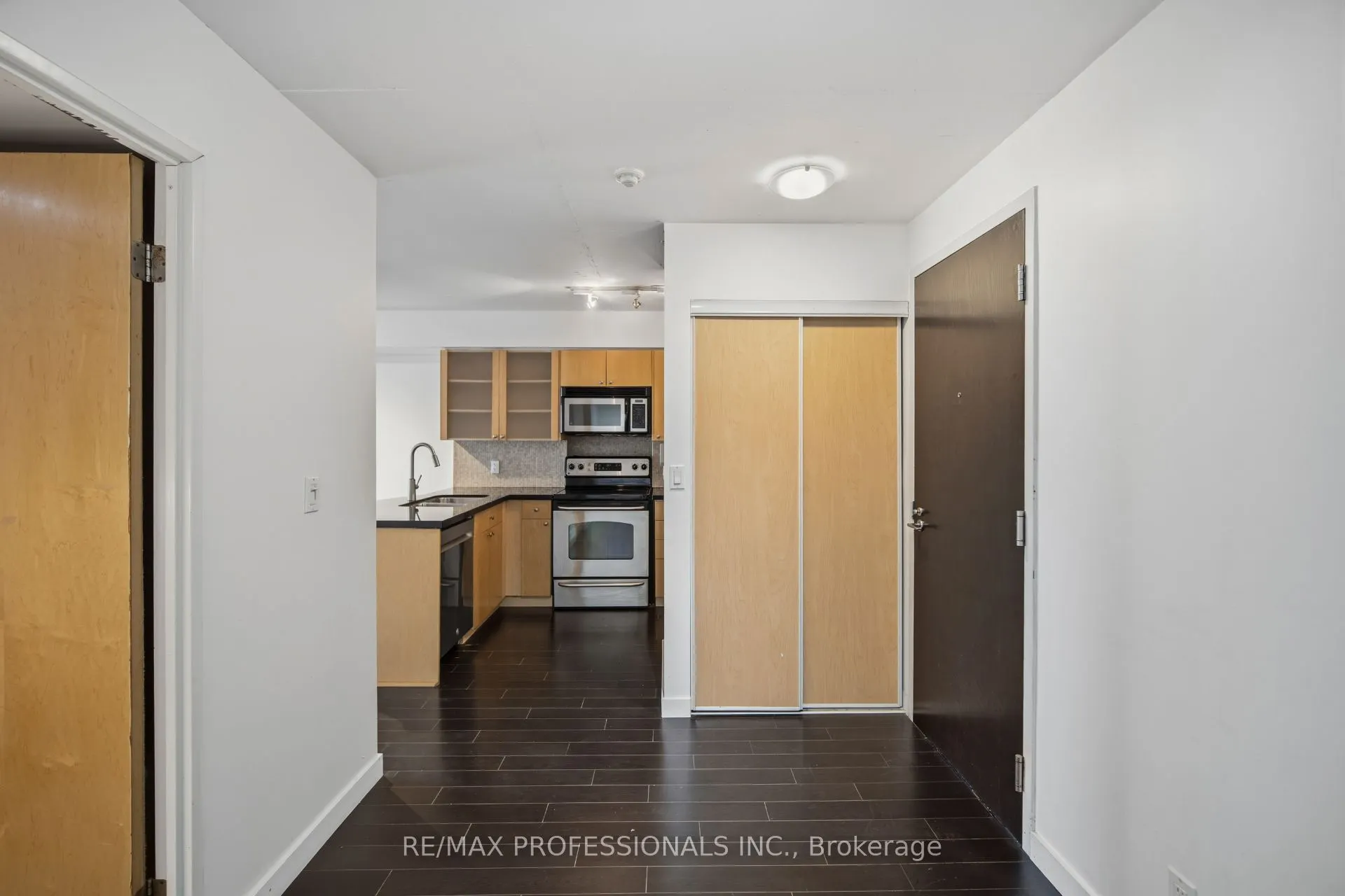 1005 King Street W #320