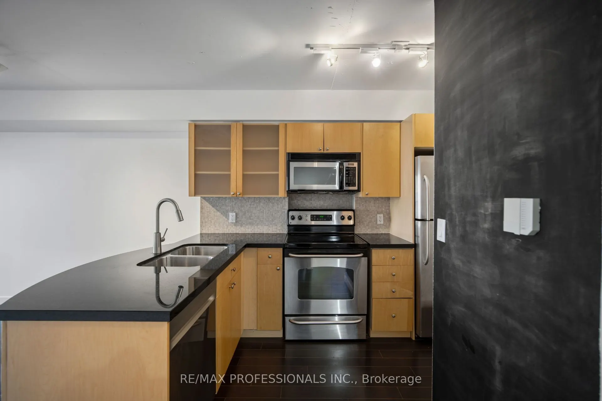 1005 King Street W #320