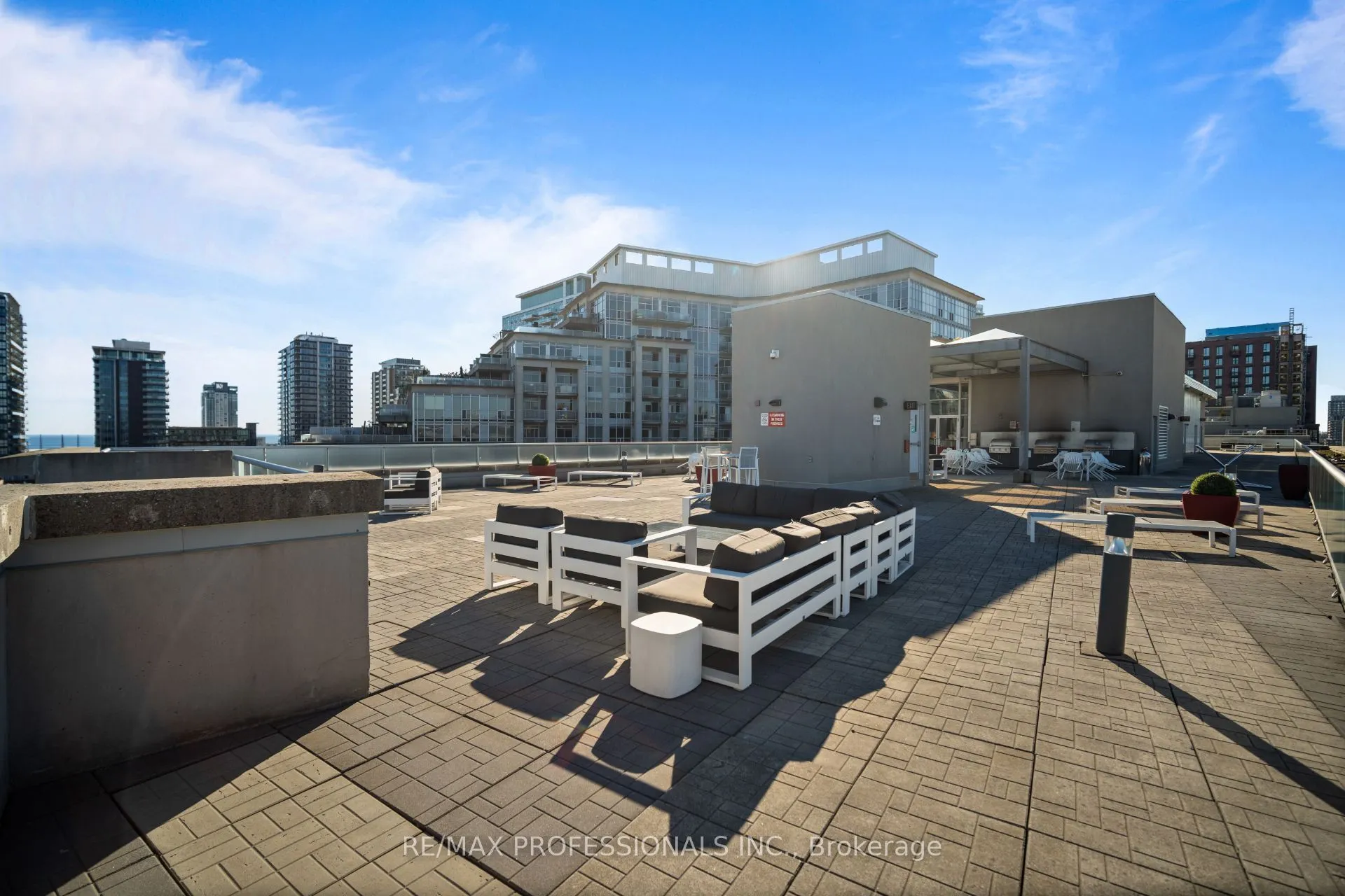 1005 King Street W #320