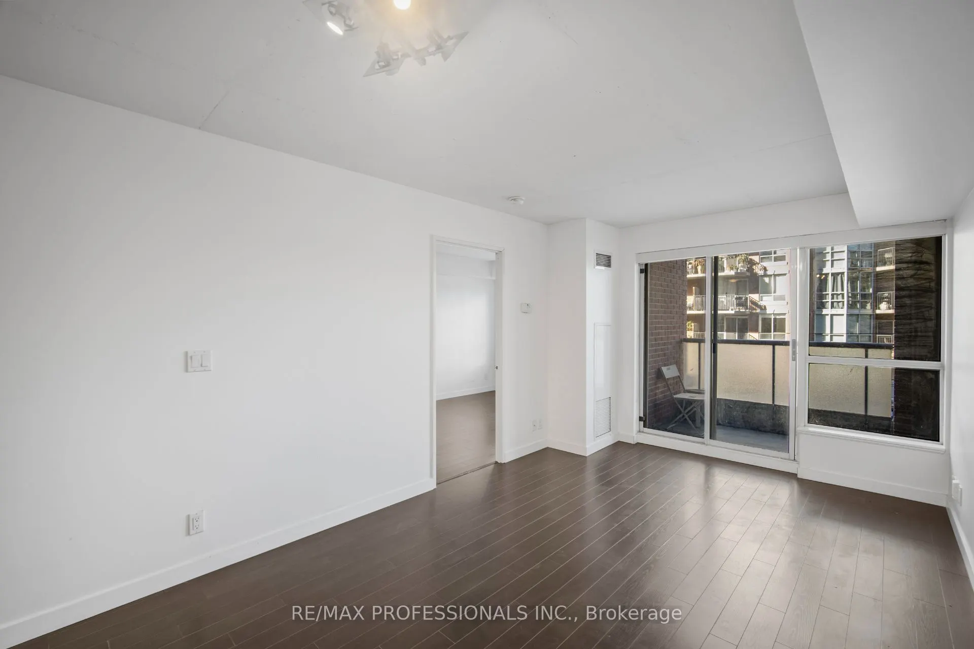 1005 King Street W #320