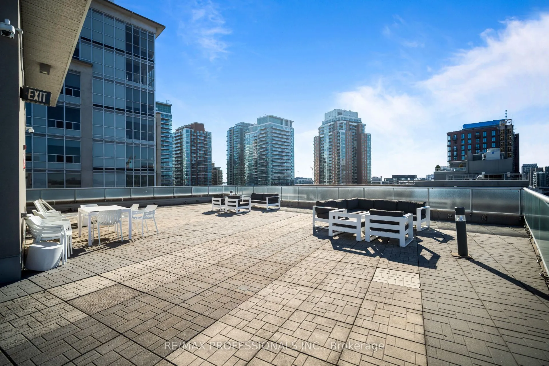 1005 King Street W #320