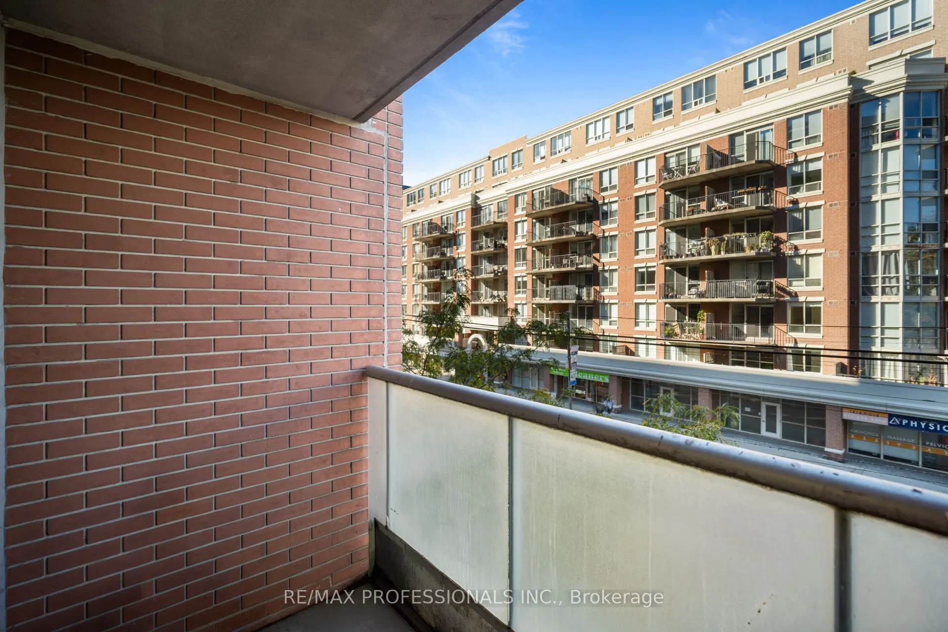 1005 King Street W #320