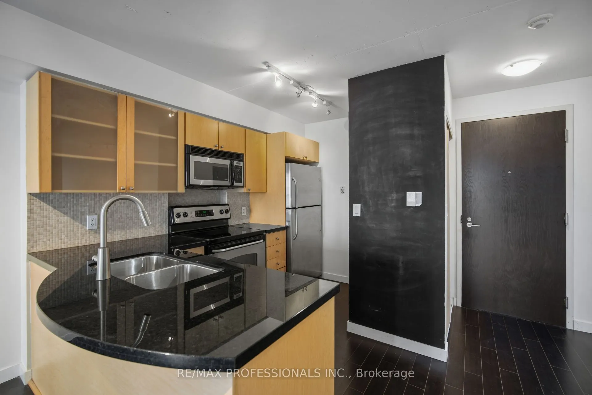 1005 King Street W #320