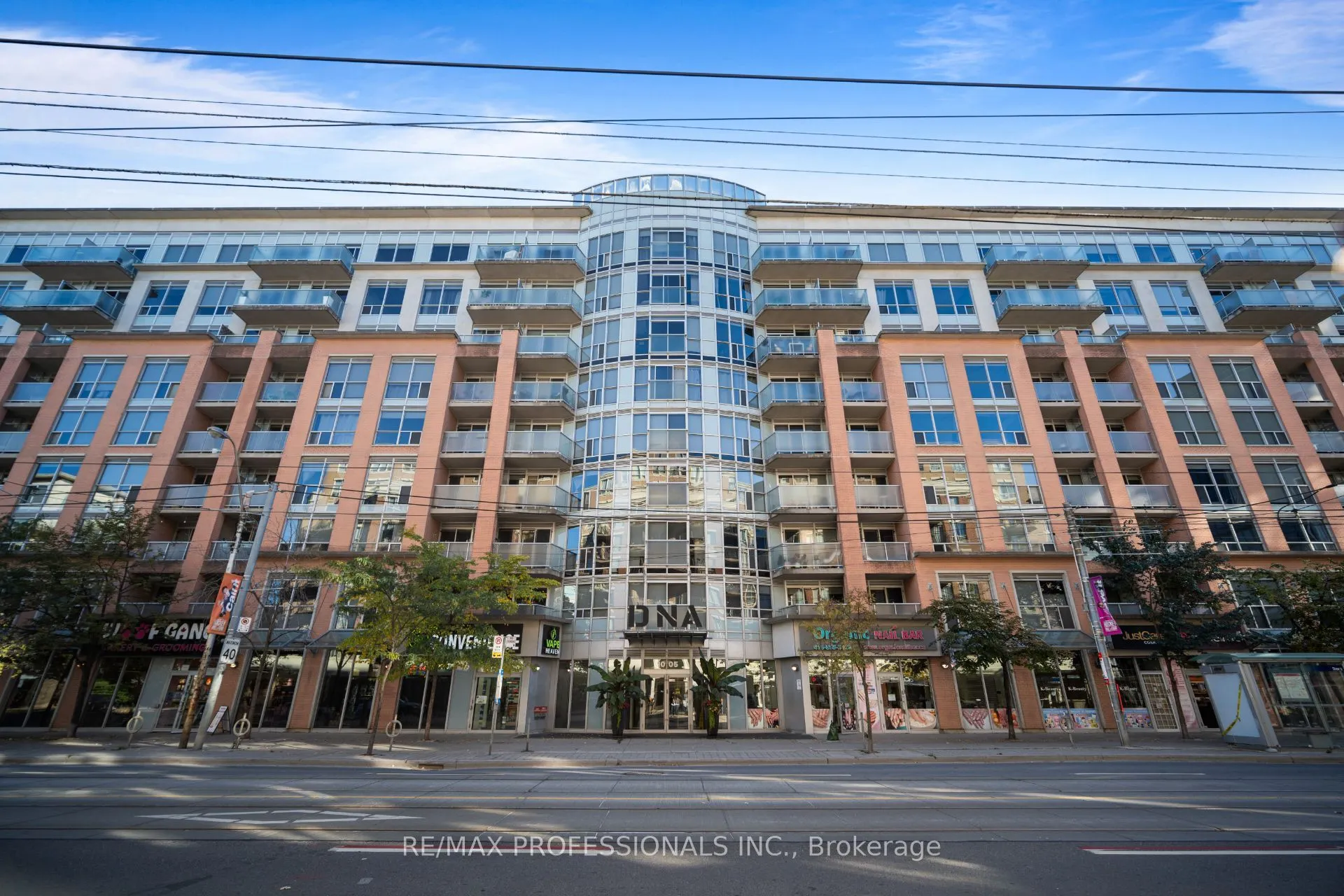 1005 King Street W #320