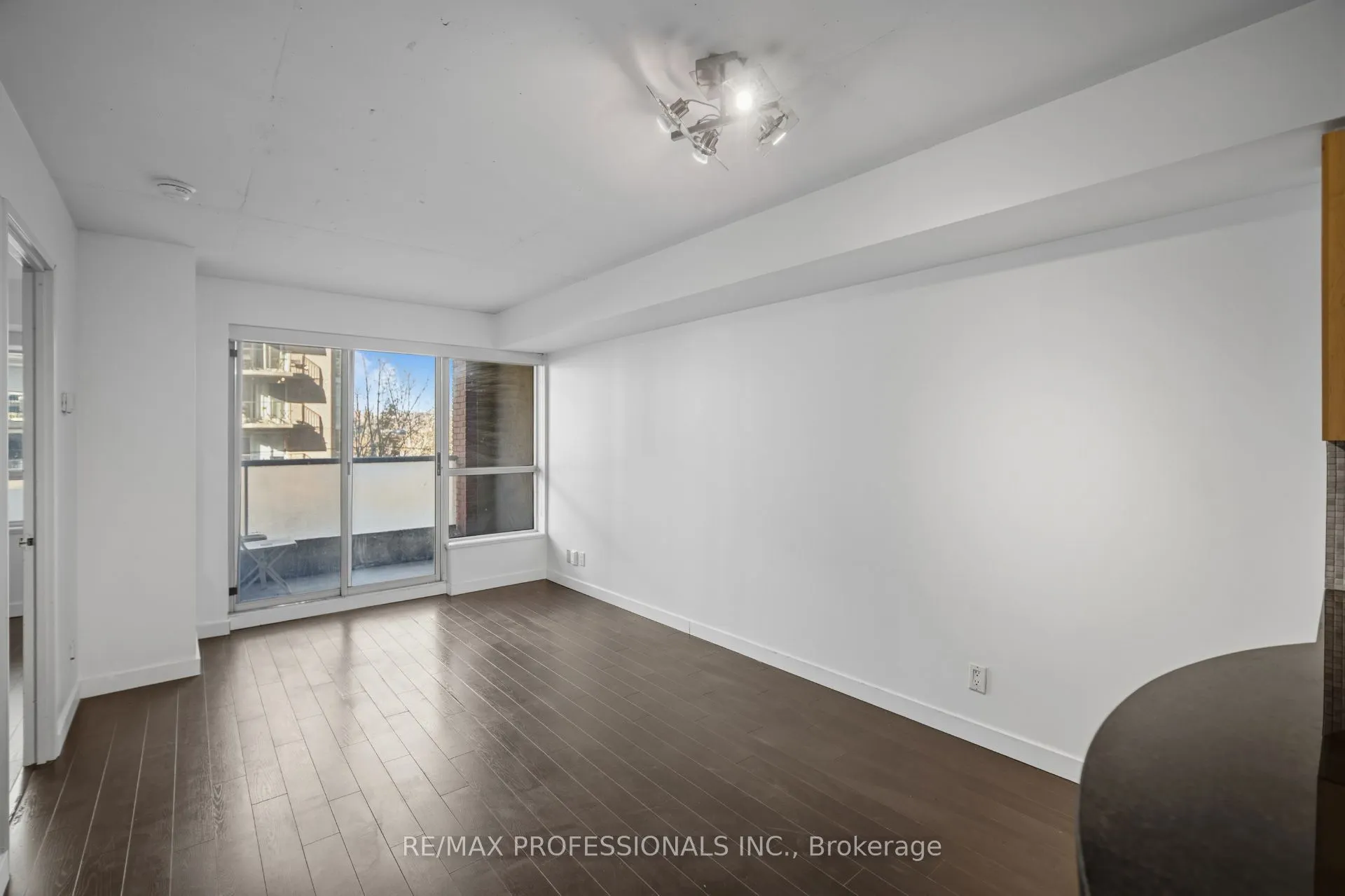1005 King Street W #320