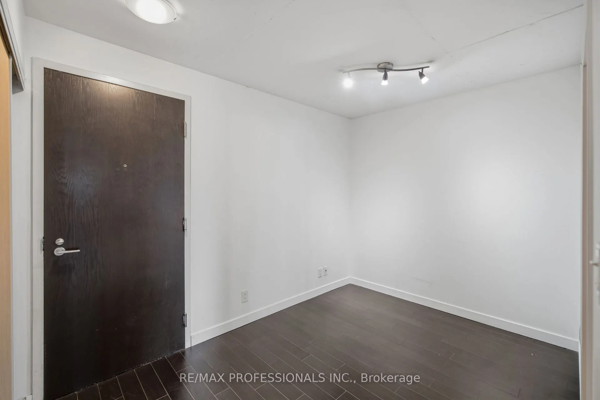 1005 King Street W #320