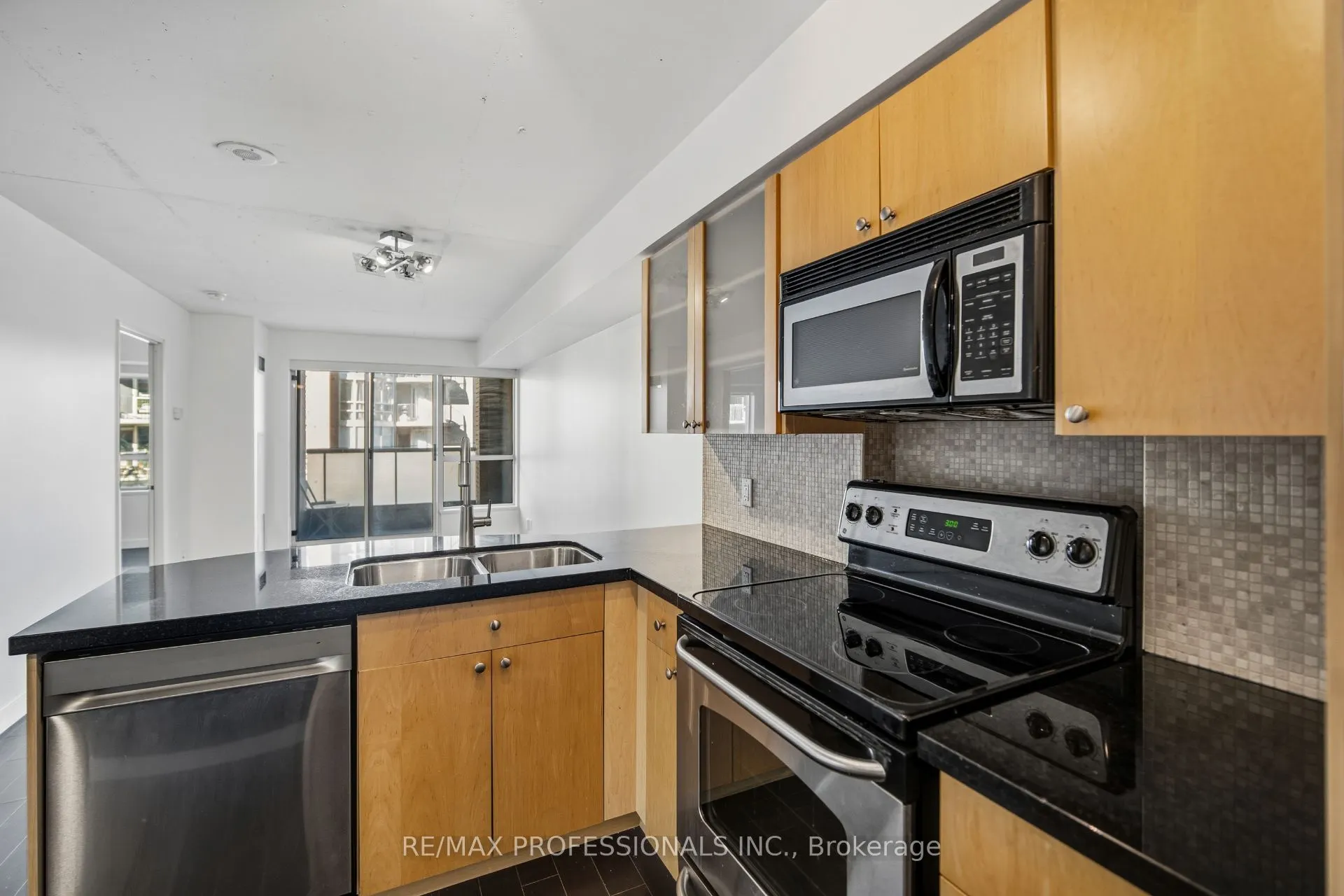1005 King Street W #320