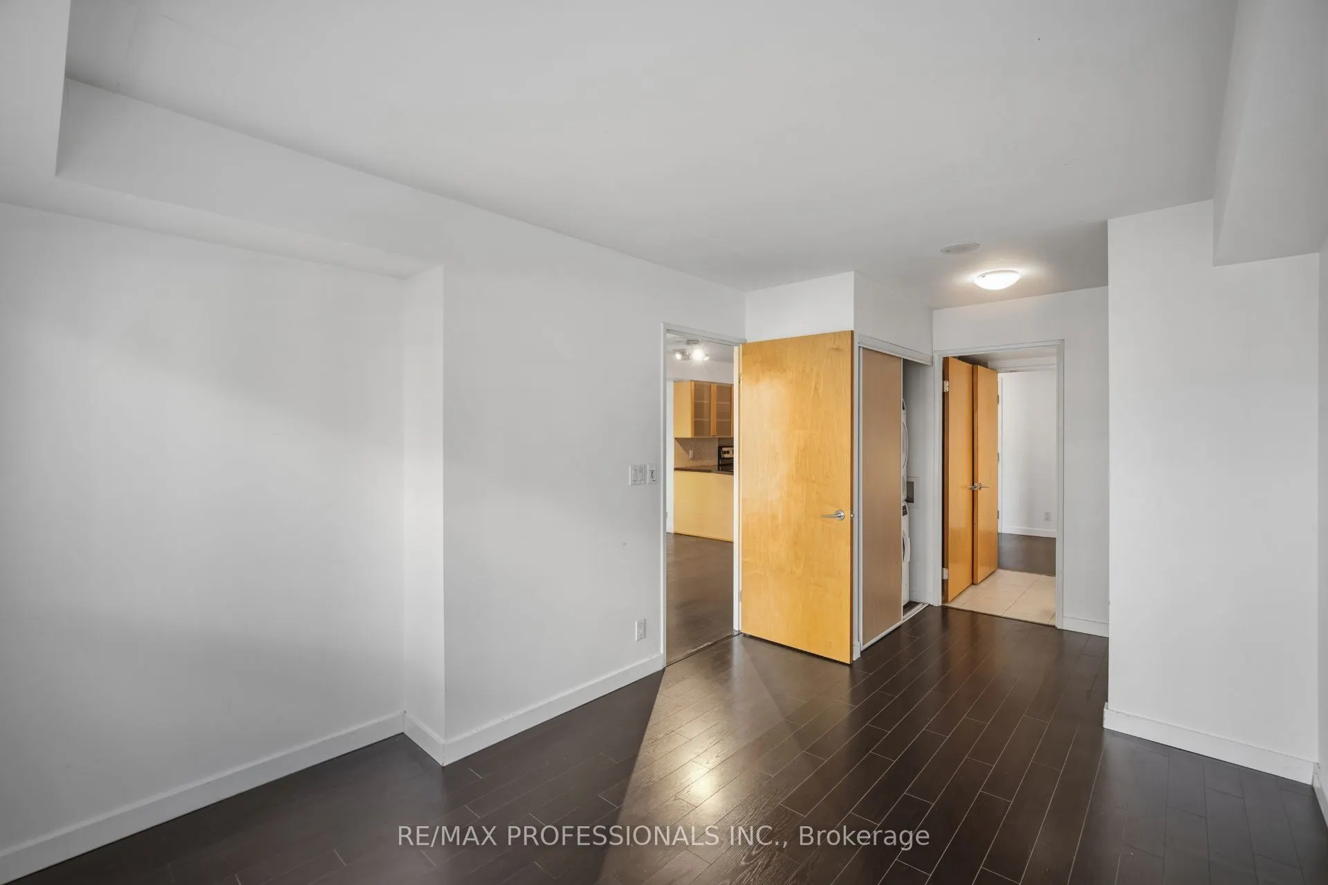 1005 King Street W #320