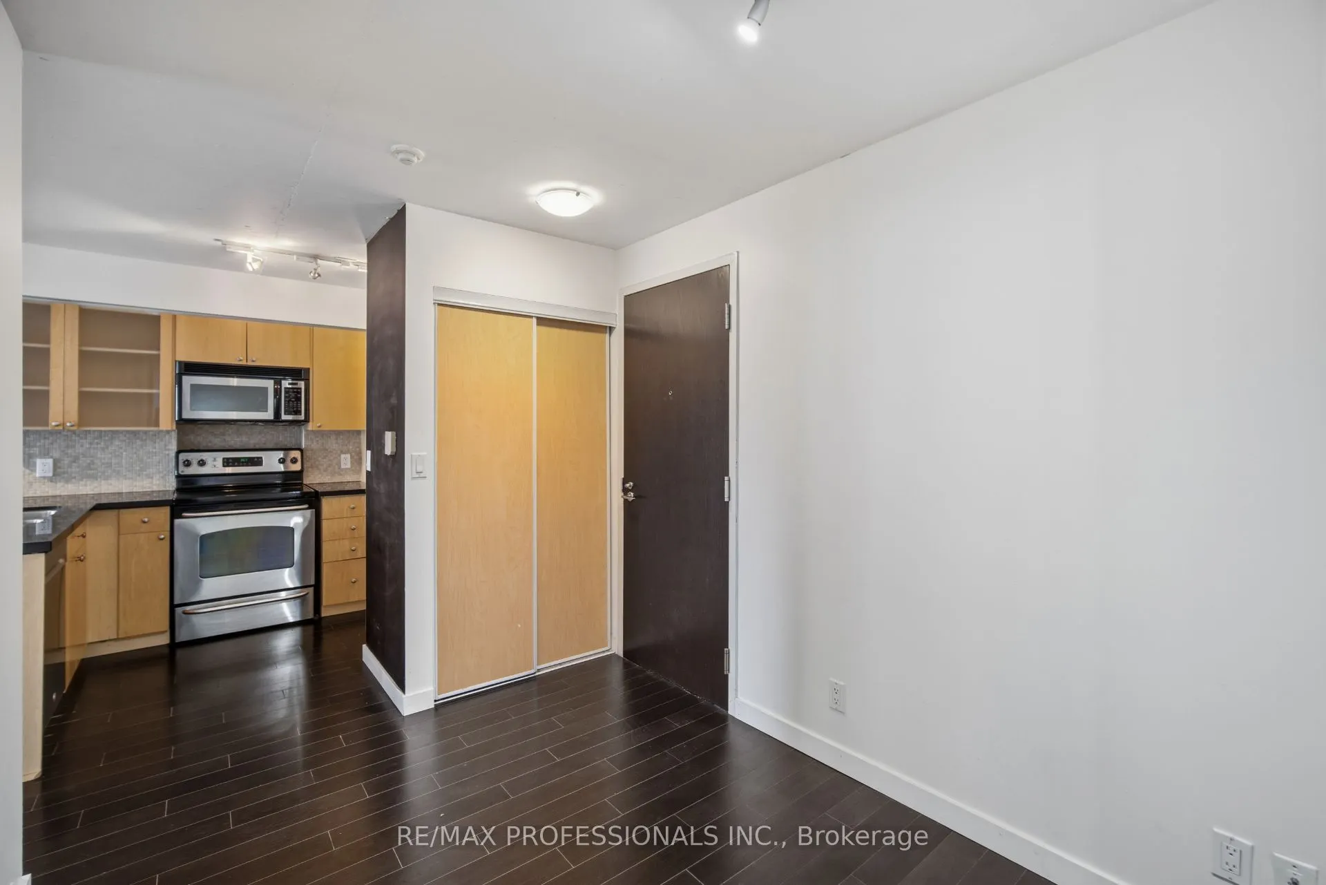 1005 King Street W #320
