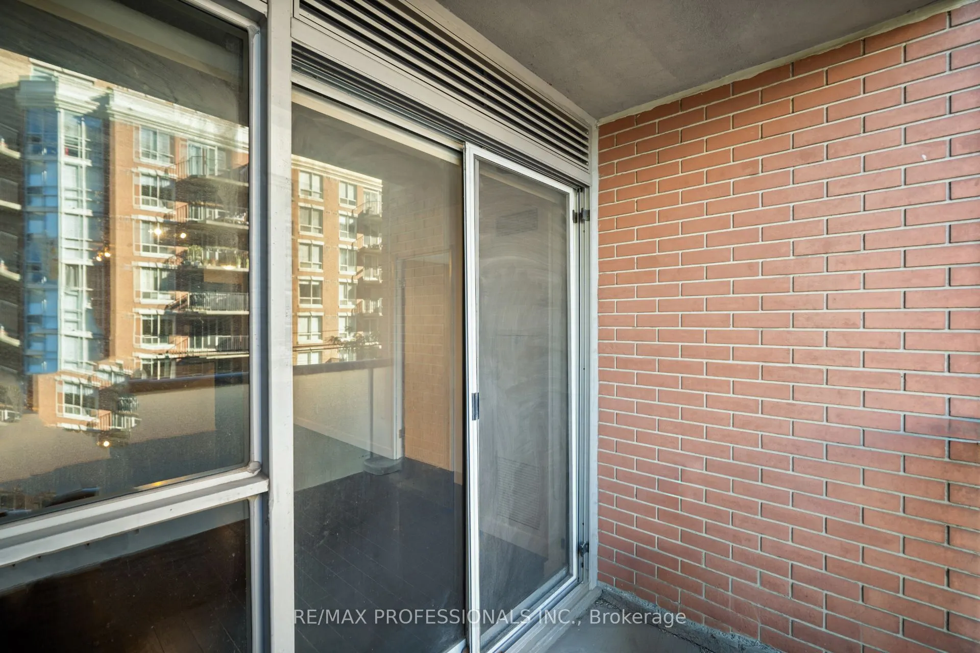 1005 King Street W #320