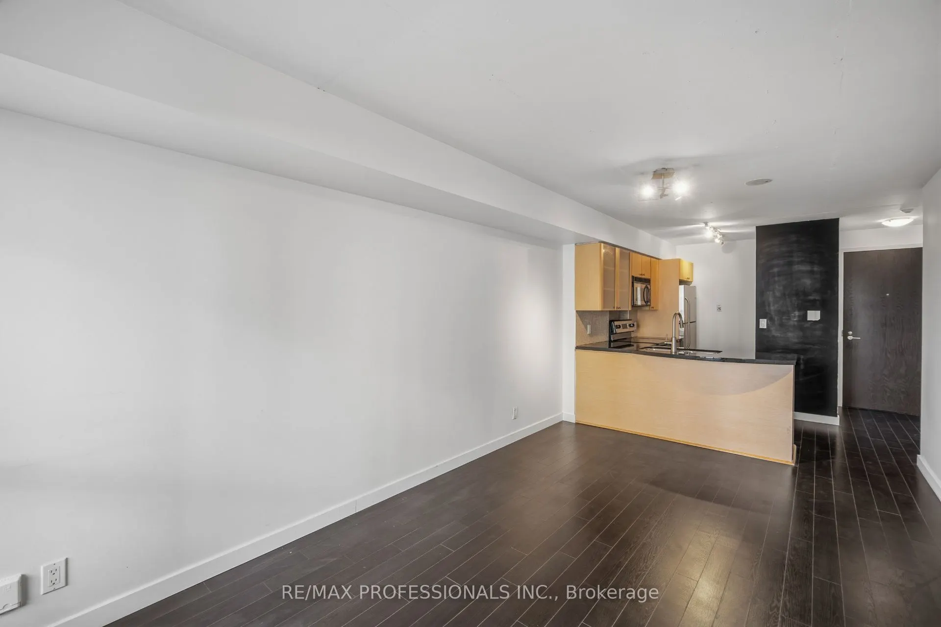 1005 King Street W #320