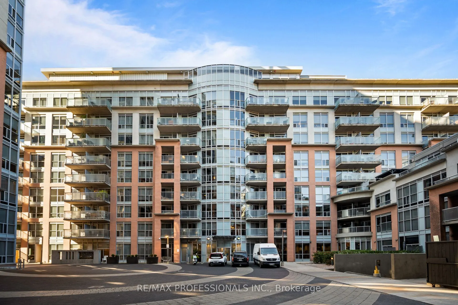 1005 King Street W #320