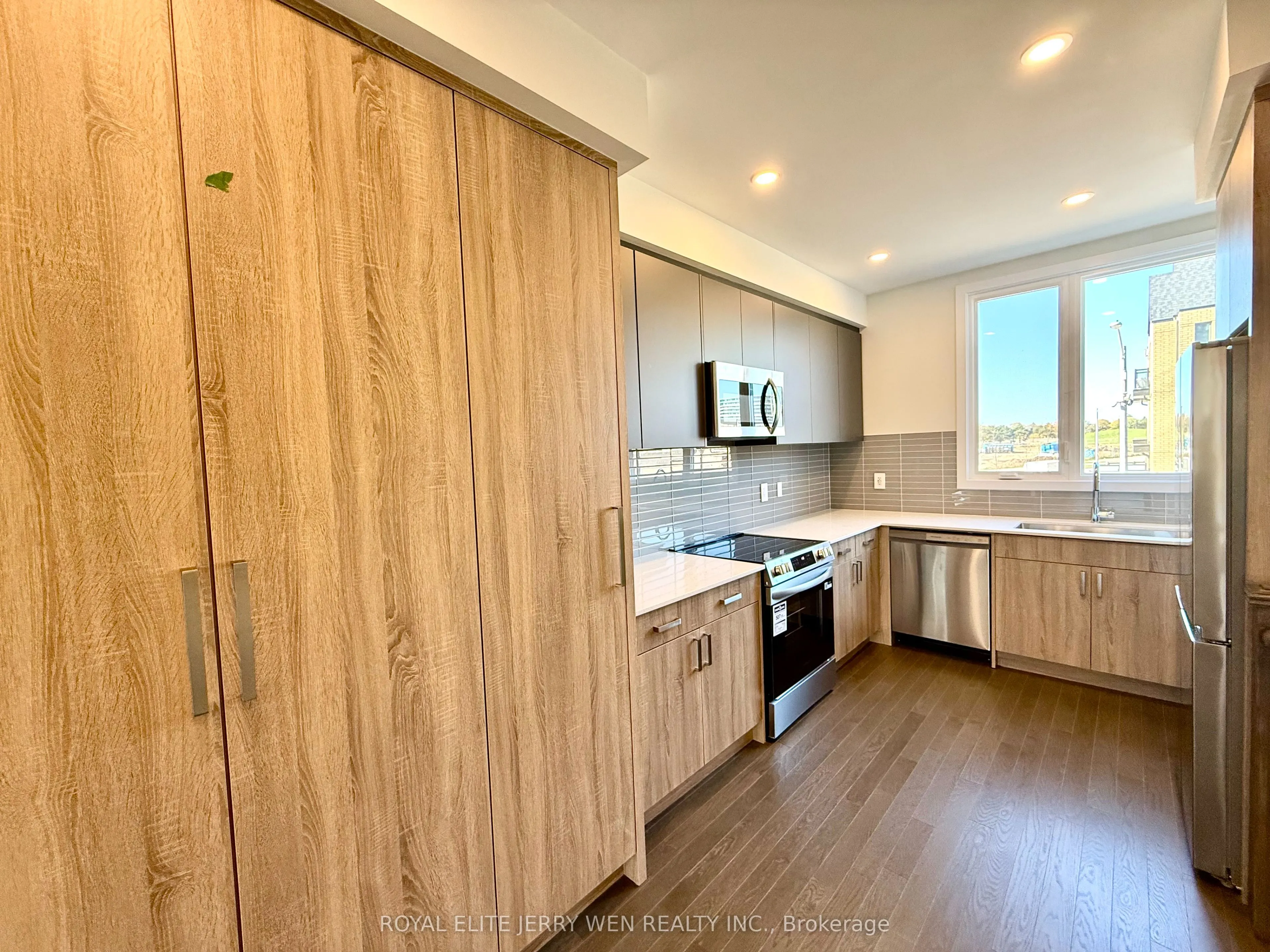 384 Lawrence Heights Way