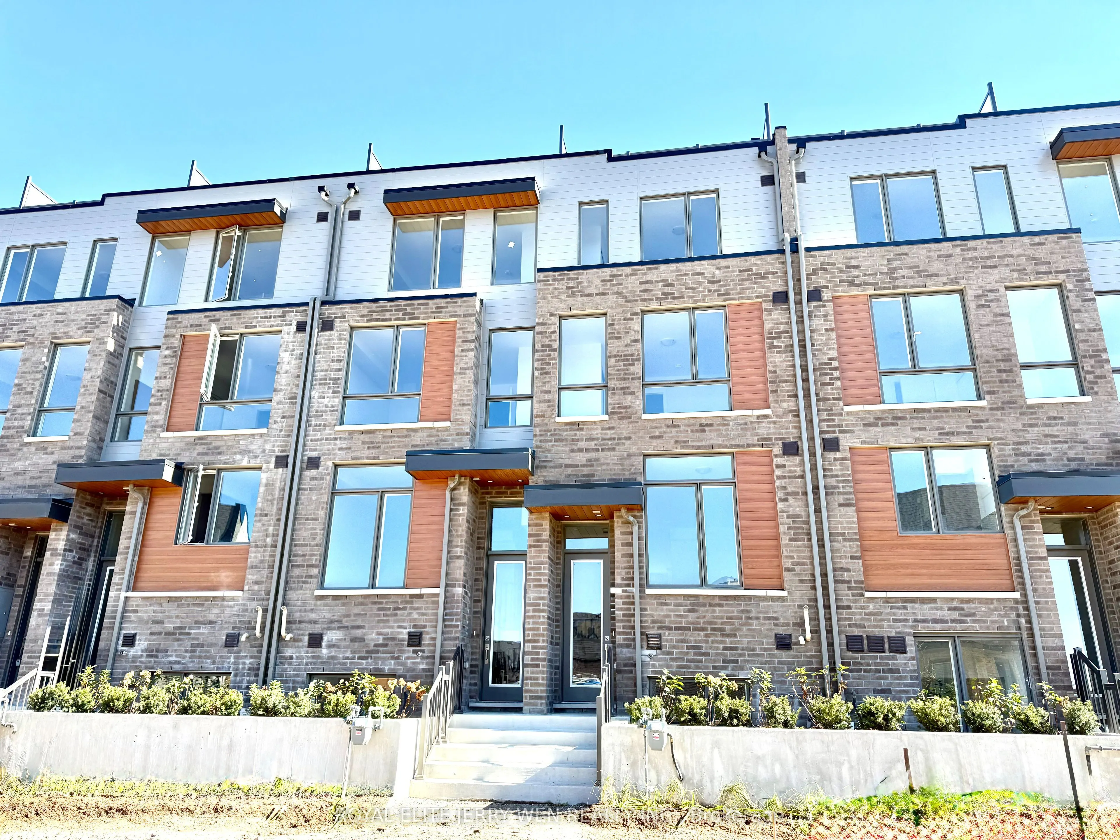 384 Lawrence Heights Way
