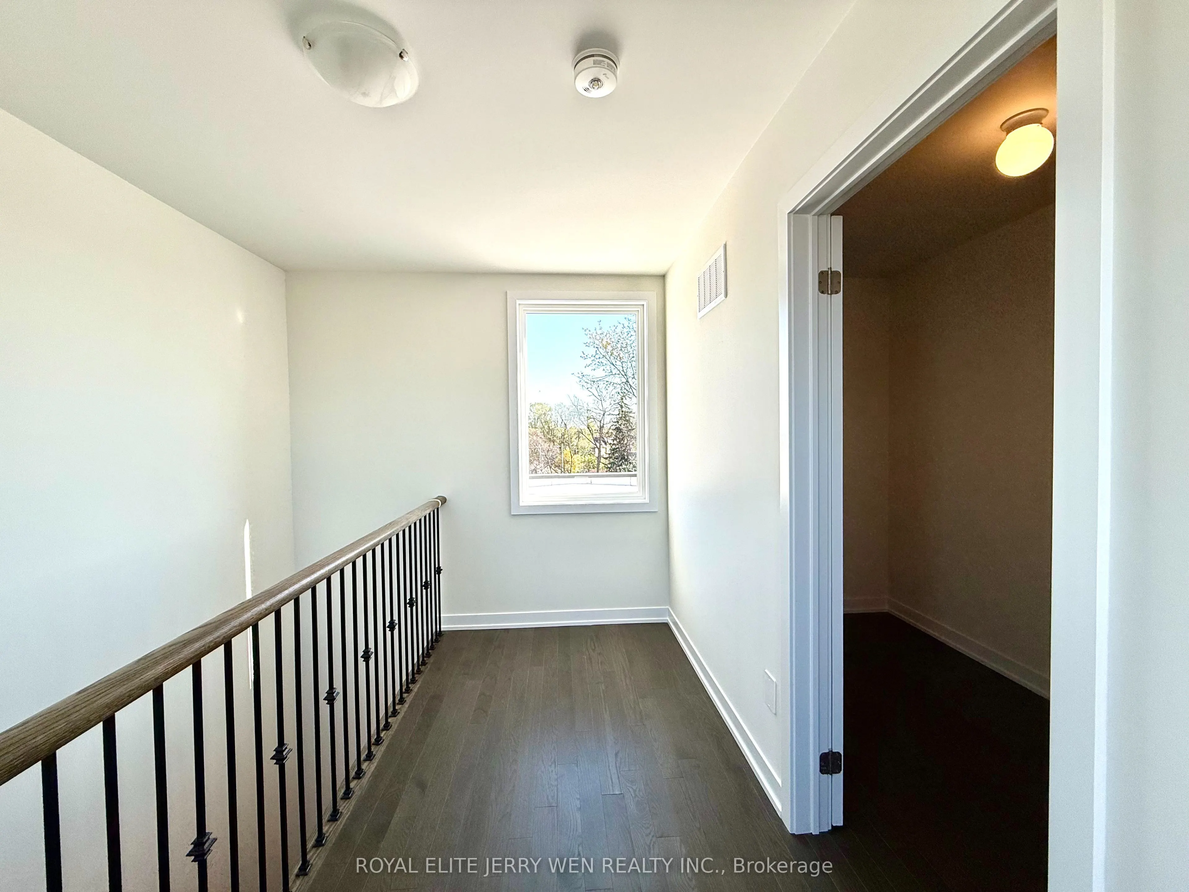 384 Lawrence Heights Way