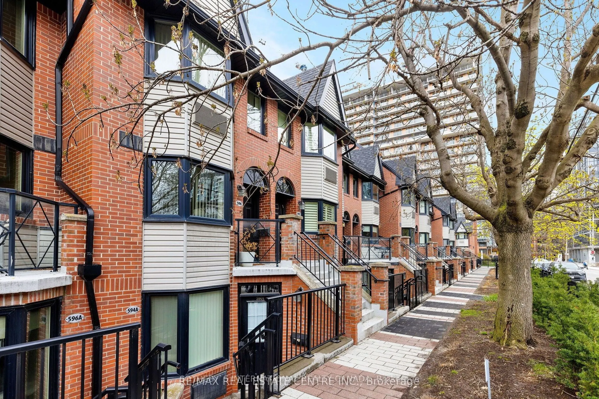 574 Wellington Street W #590A