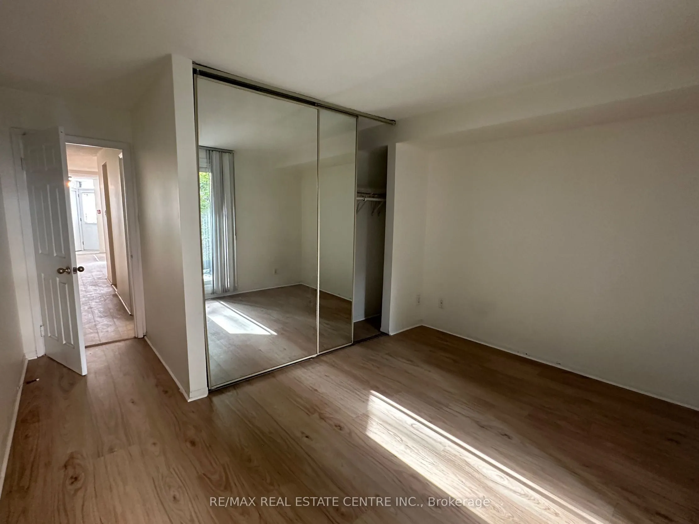 574 Wellington Street W #590A