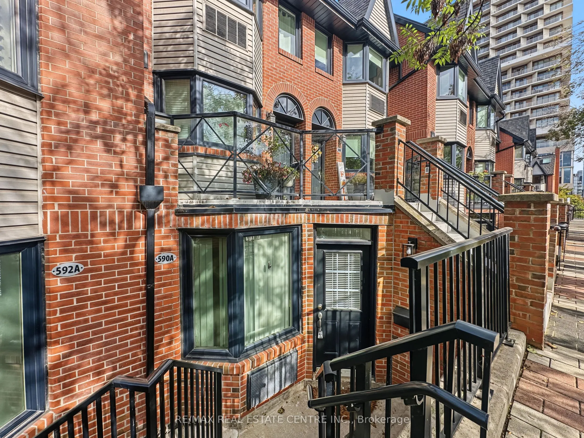 574 Wellington Street W #590A