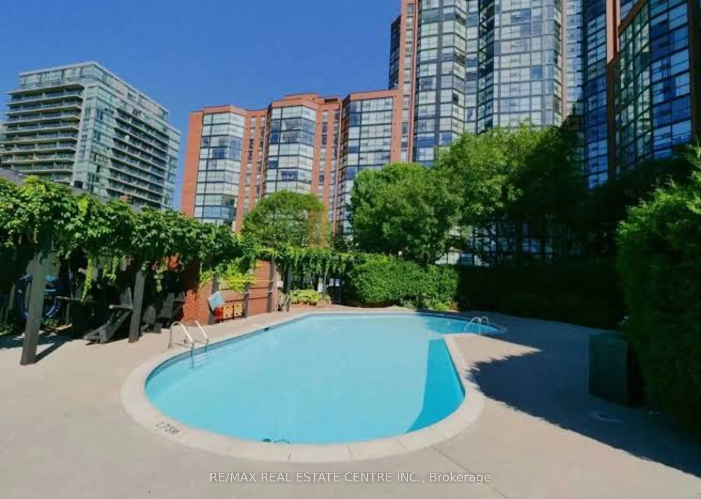 574 Wellington Street W #590A