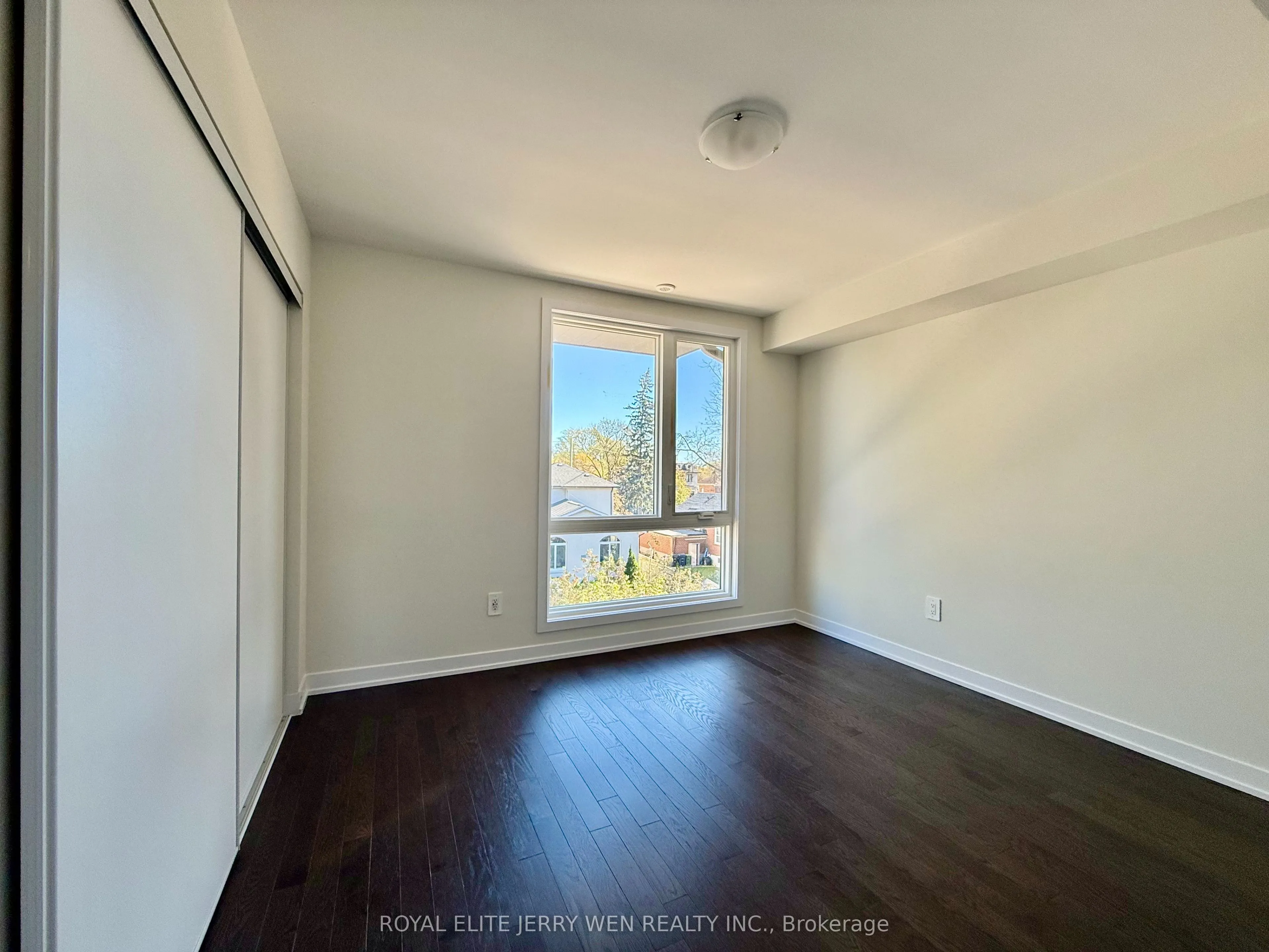 392 Lawrence Heights Way