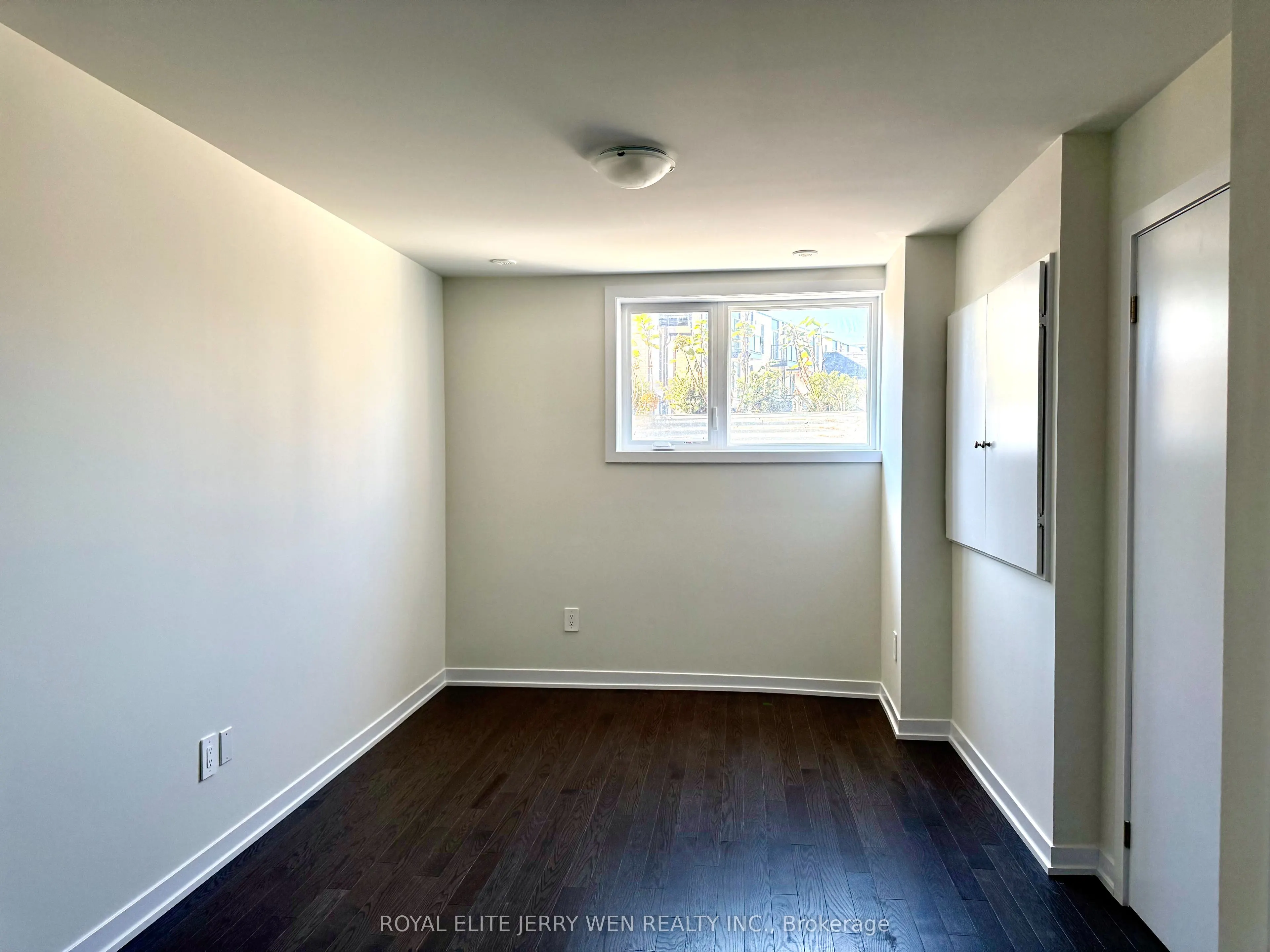 392 Lawrence Heights Way