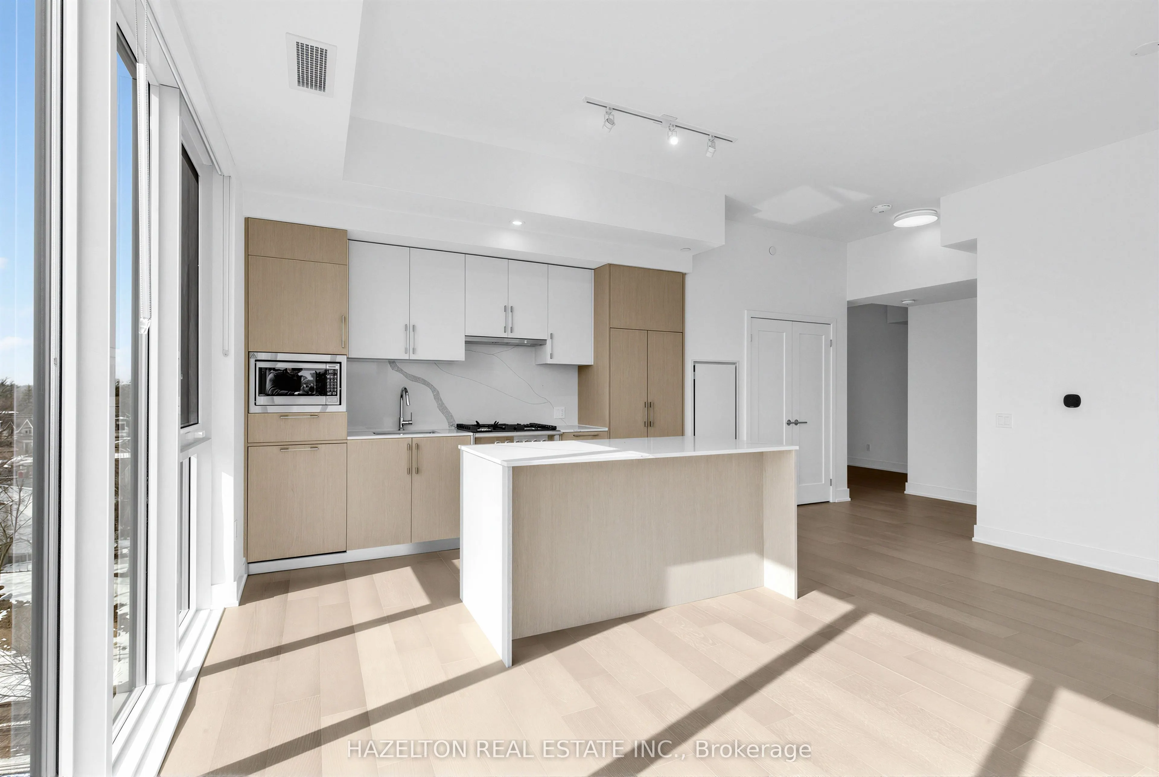 8 Manor Road W #602