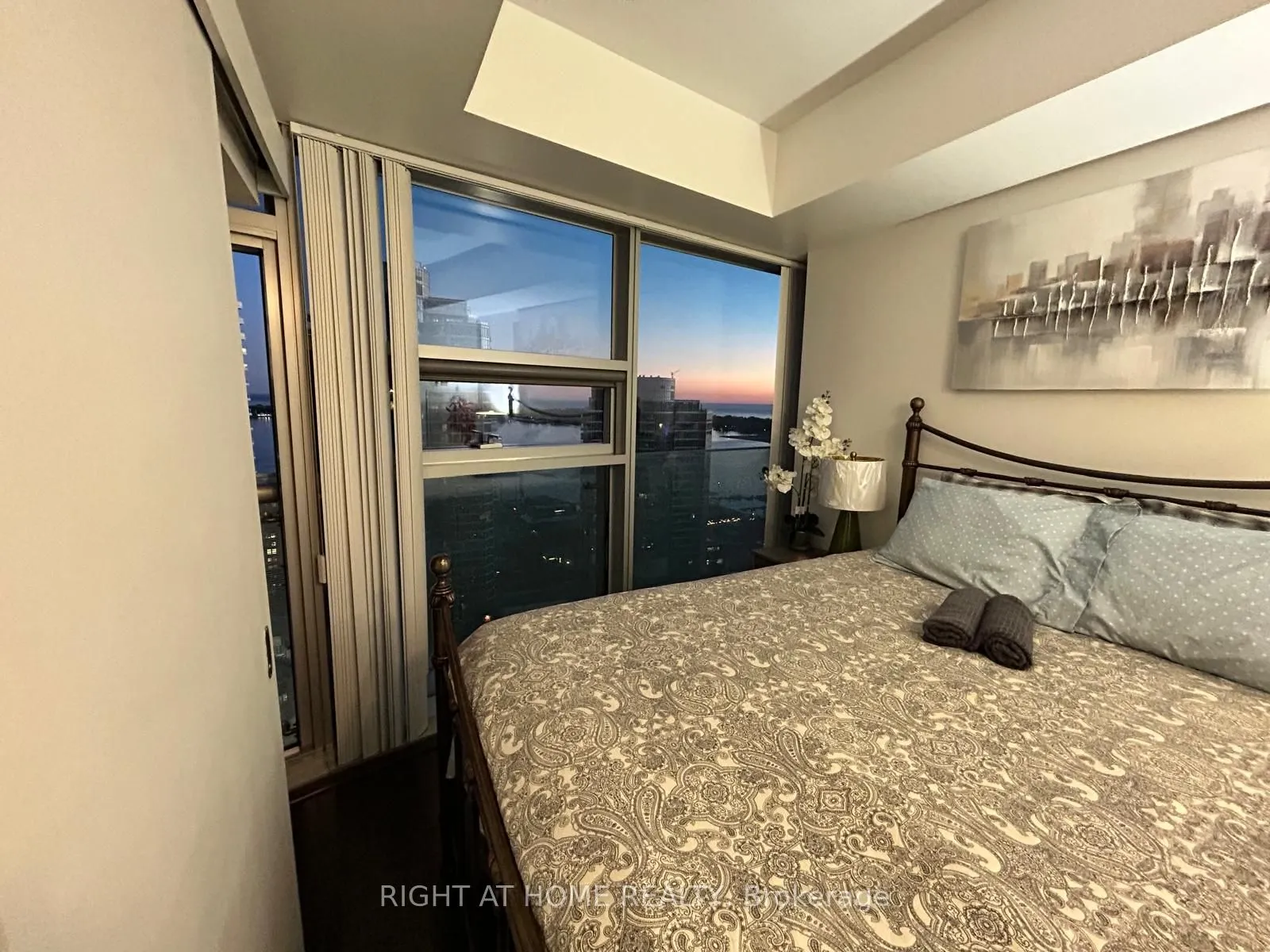 12 York Street #2503