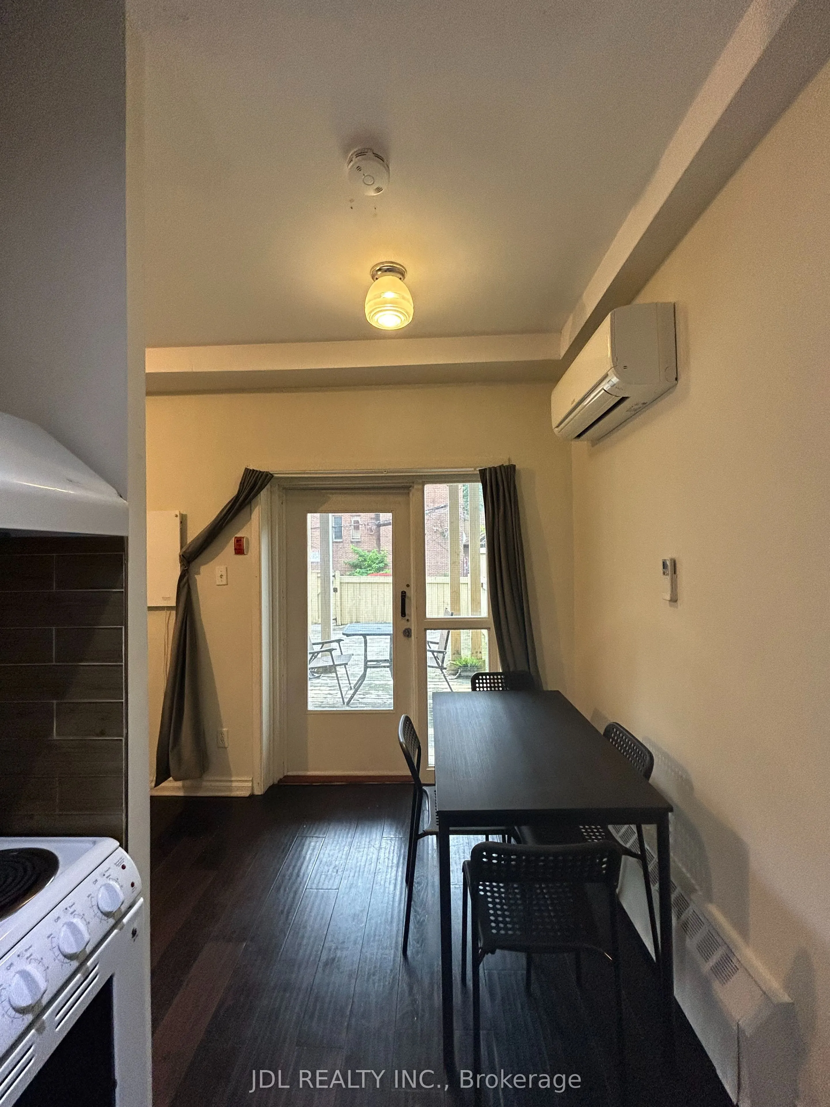 3 Pembroke St Street #One Bedroom Unit Main