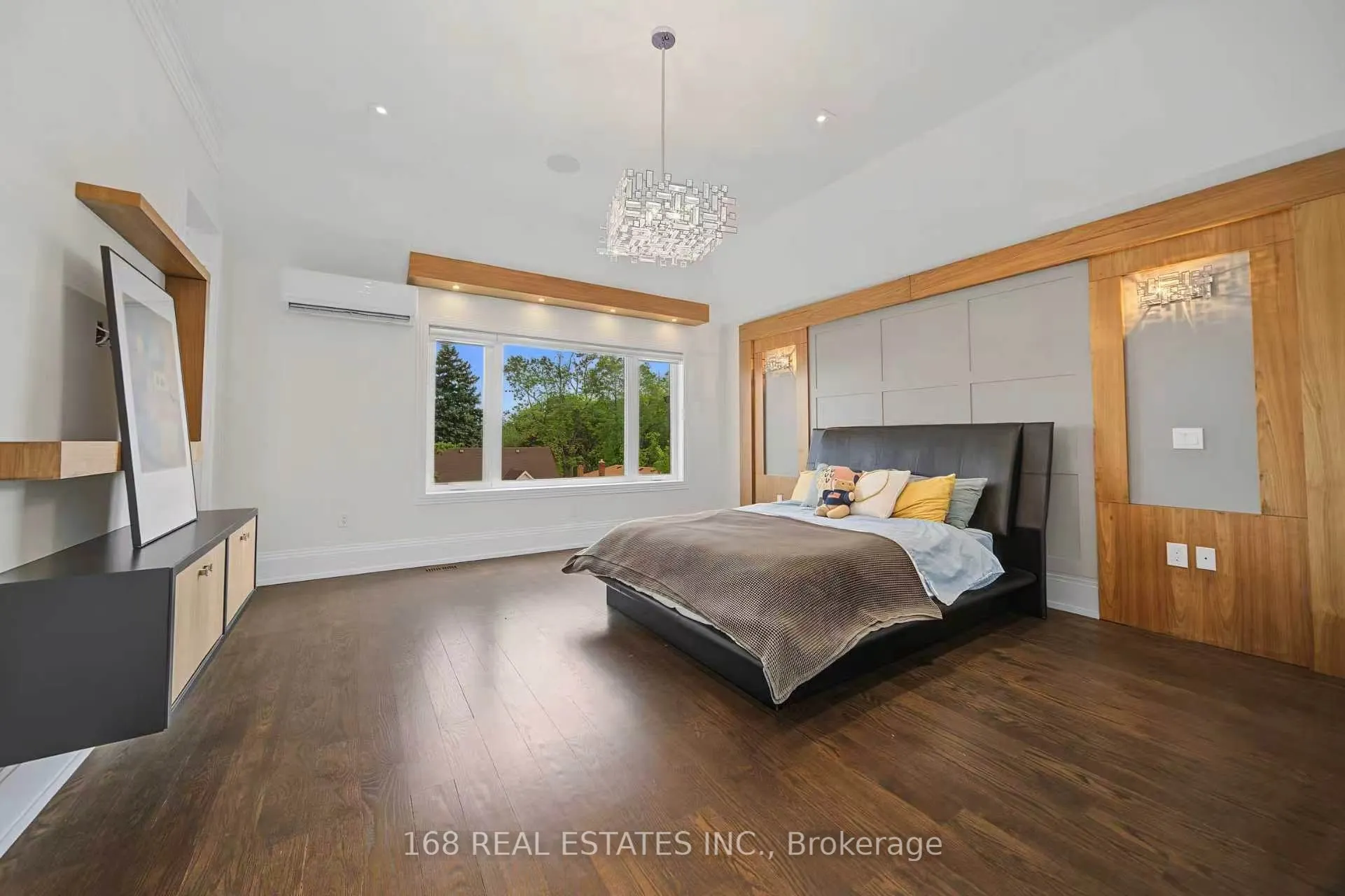 53 Athabaska Avenue