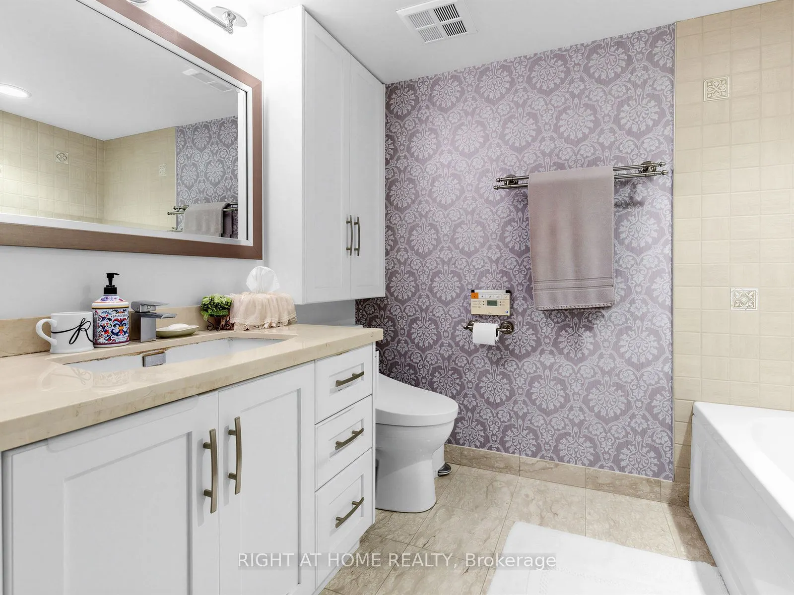 28 Hollywood Avenue #511