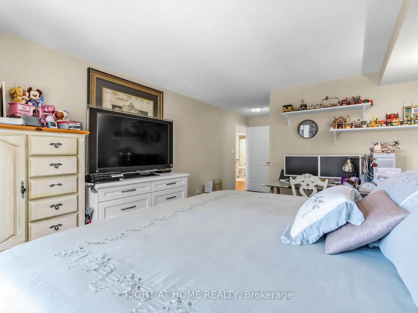 28 Hollywood Avenue #511